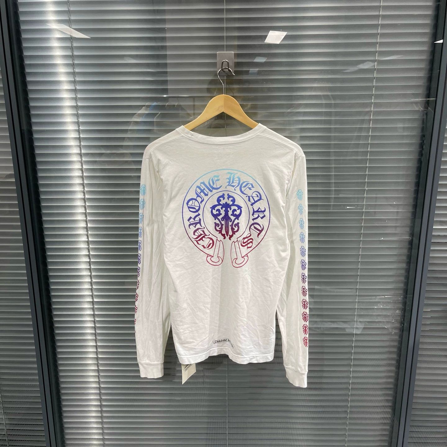 Chrome Hearts Chrome Hearts White Gradient Horseshoe Sword LS M Size US M / EU 48-50 / 2 - 1 Thumbnail
