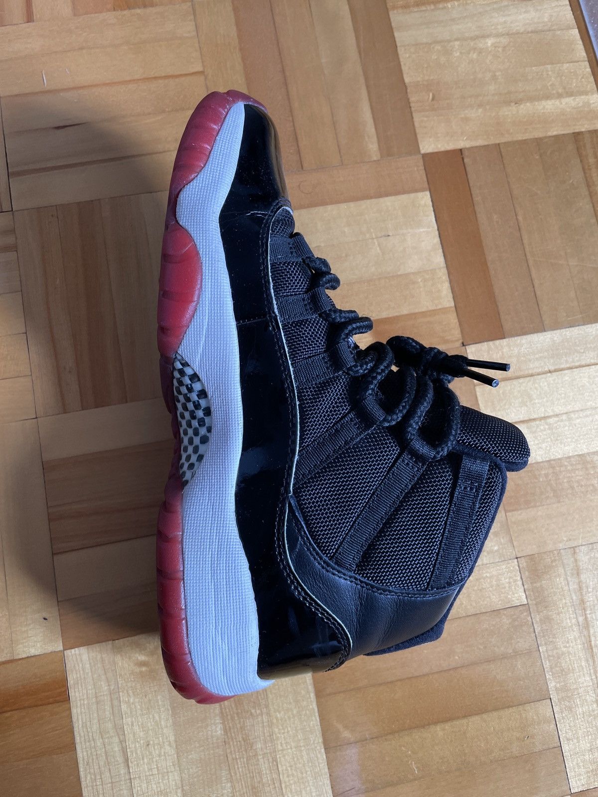 Nike Jordan 11 Bred (2019 GS) Size US 7 / EU 40 - 4 Thumbnail