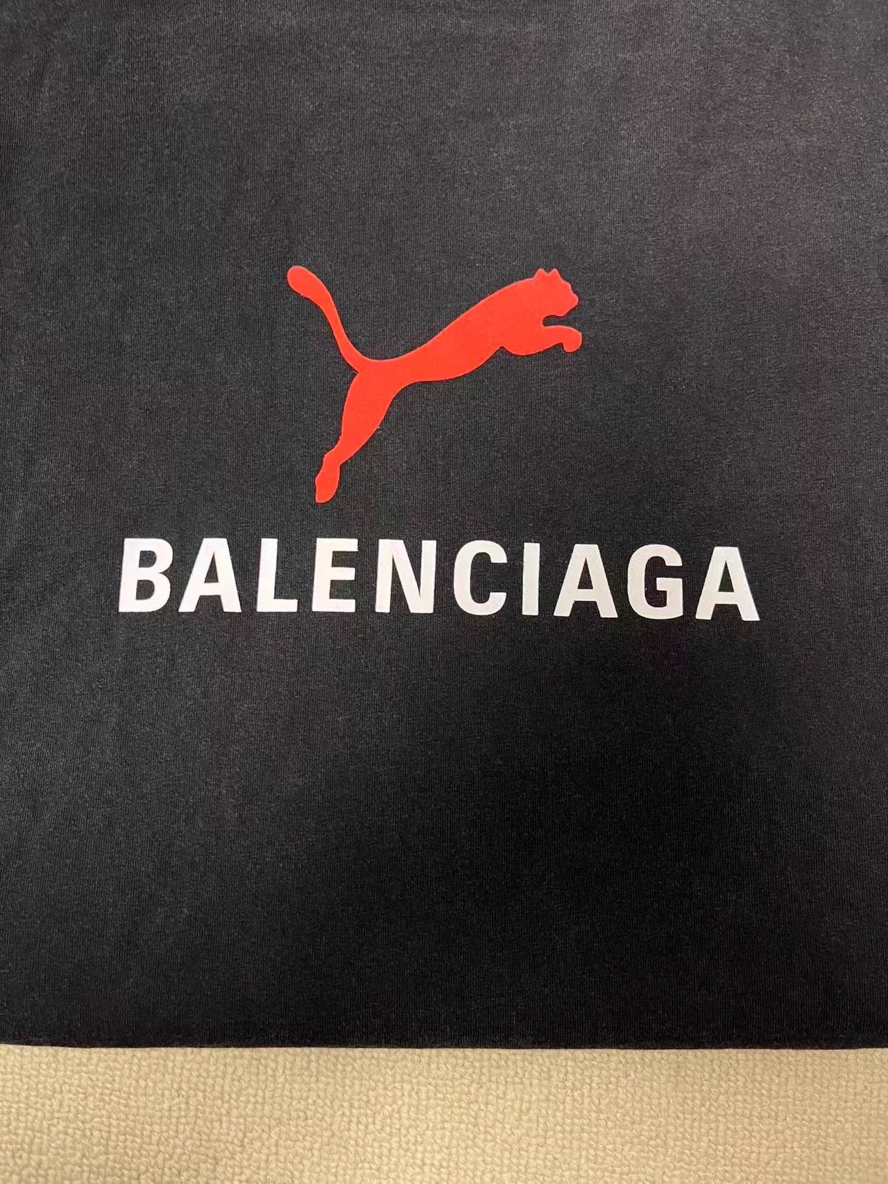 Balenciaga Balenciaga x PUMA short-sleeve oversized Tee men's size 4 Size US XL / EU 56 / 4 - 3 Thumbnail