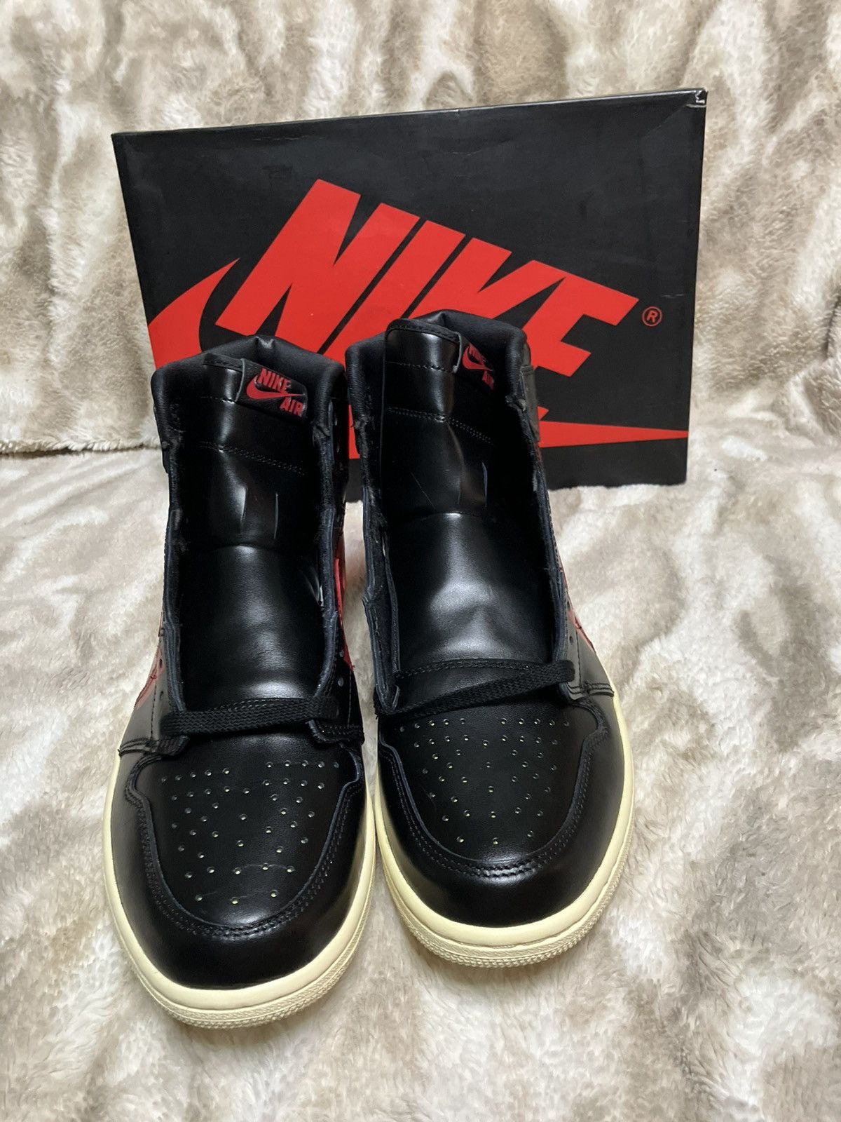 Jordan Brand Sz 11.5m- Air Jordan 1 High Retro OG Defiant Couture- DS/OG Size US 11.5 / EU 44-45 - 4 Thumbnail