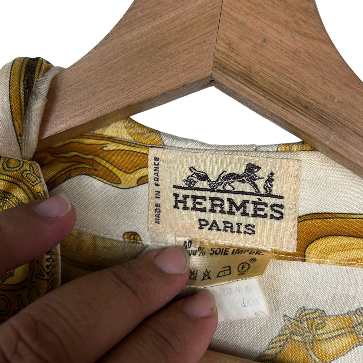 Hermes 🔥ACCEPT BINDING🔥 HERMES PARIS SILK JACKETS SIZE 40 Size US M / EU 48-50 / 2 - 22 Thumbnail