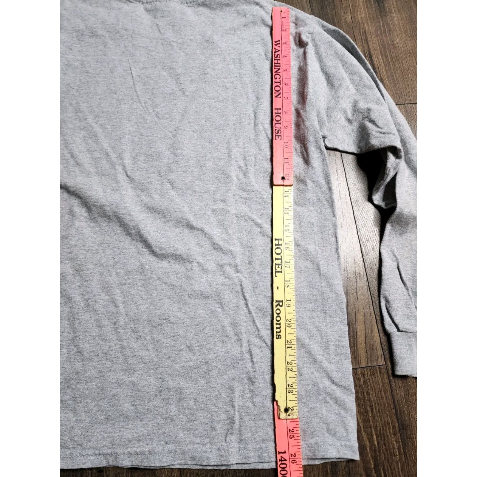 Gildan VINTAGE Gildan University T-Shirt Long Sleeve Crew Neck Men L Gray 2002 Distressed Shirt Mens Size US L / EU 52-54 / 3 - 4 Thumbnail
