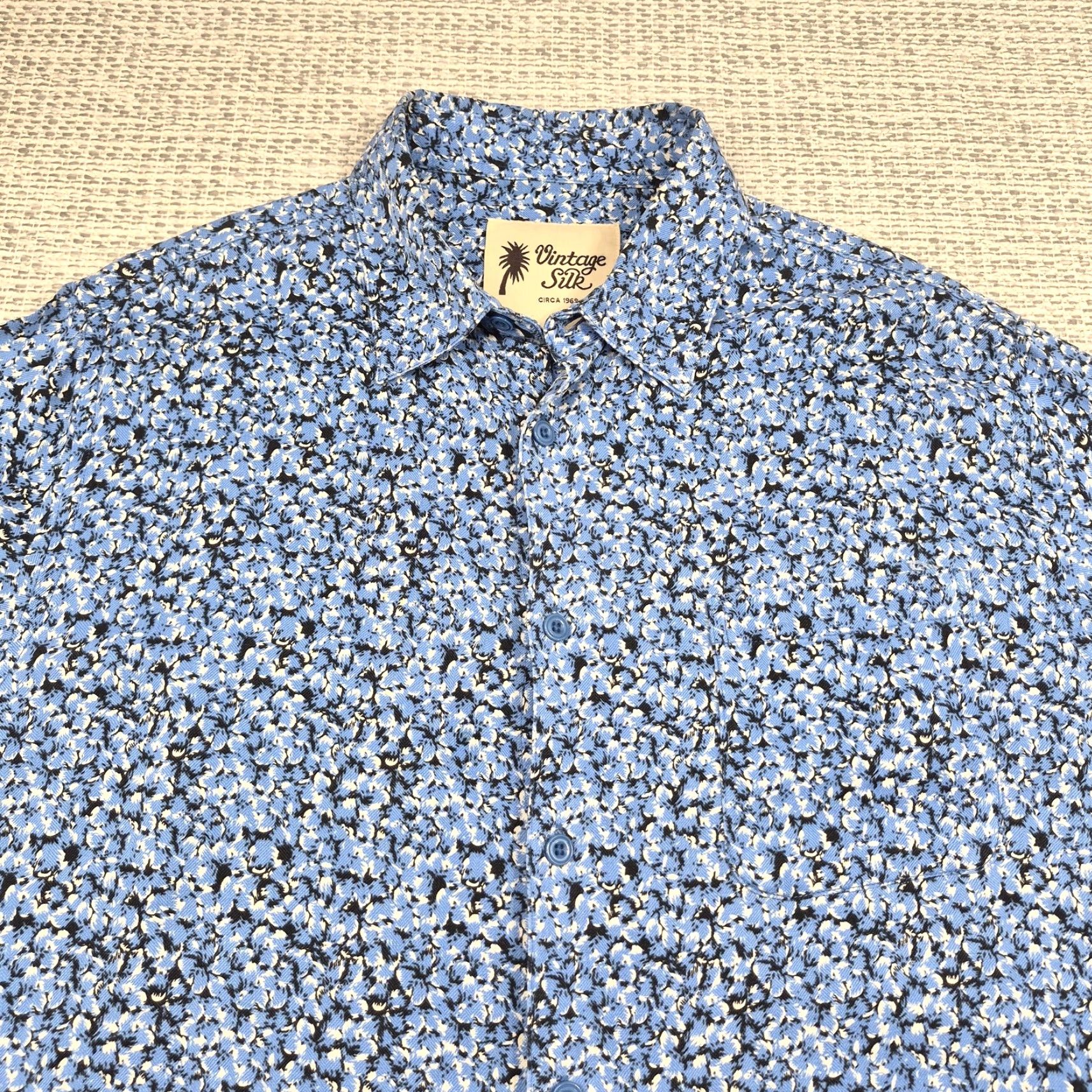 Vintage VINTAGE Silk circa 1969 Button Up Shirt Mens XL Blue Floral 100% Silk Casual Size US XL / EU 56 / 4 - 4 Thumbnail