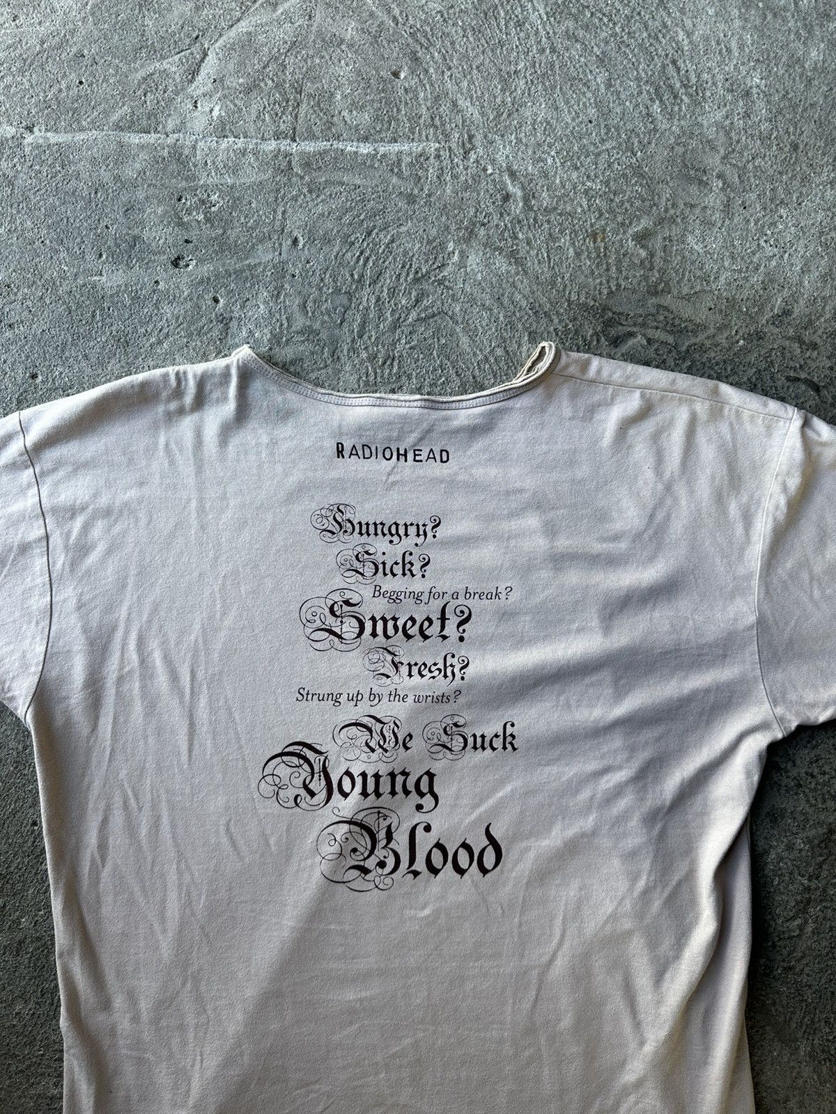 Band Tees Radiohead We Suck Young Blood 2003 Vintage Tee | Size XL Size US XL / EU 56 / 4 - 4 Thumbnail