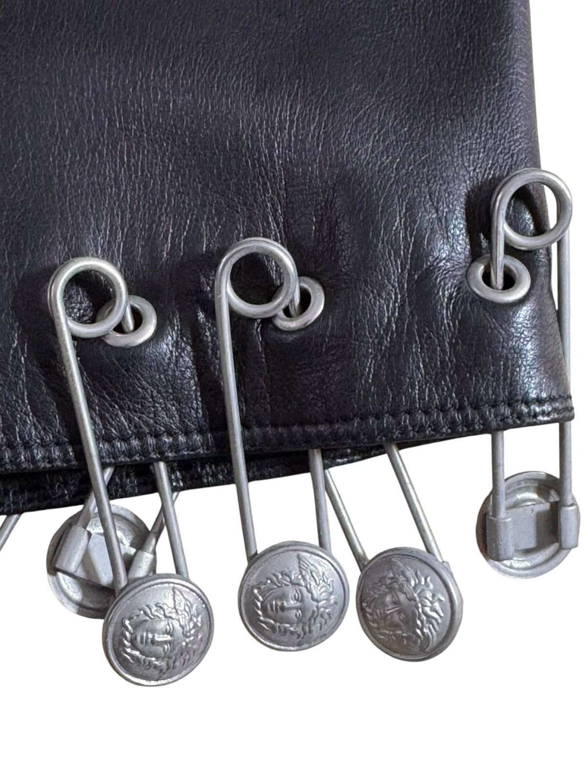 Versace Gianni Versace SS 94 leather Medusa safety pin mini skirt Size 27" / US 4 / IT 40 - 4 Thumbnail