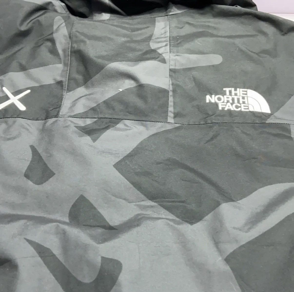 Kaws × The North Face The North Face x KAWS Retro 1986 Mountain Jacket Size US L / EU 52-54 / 3 - 7 Thumbnail