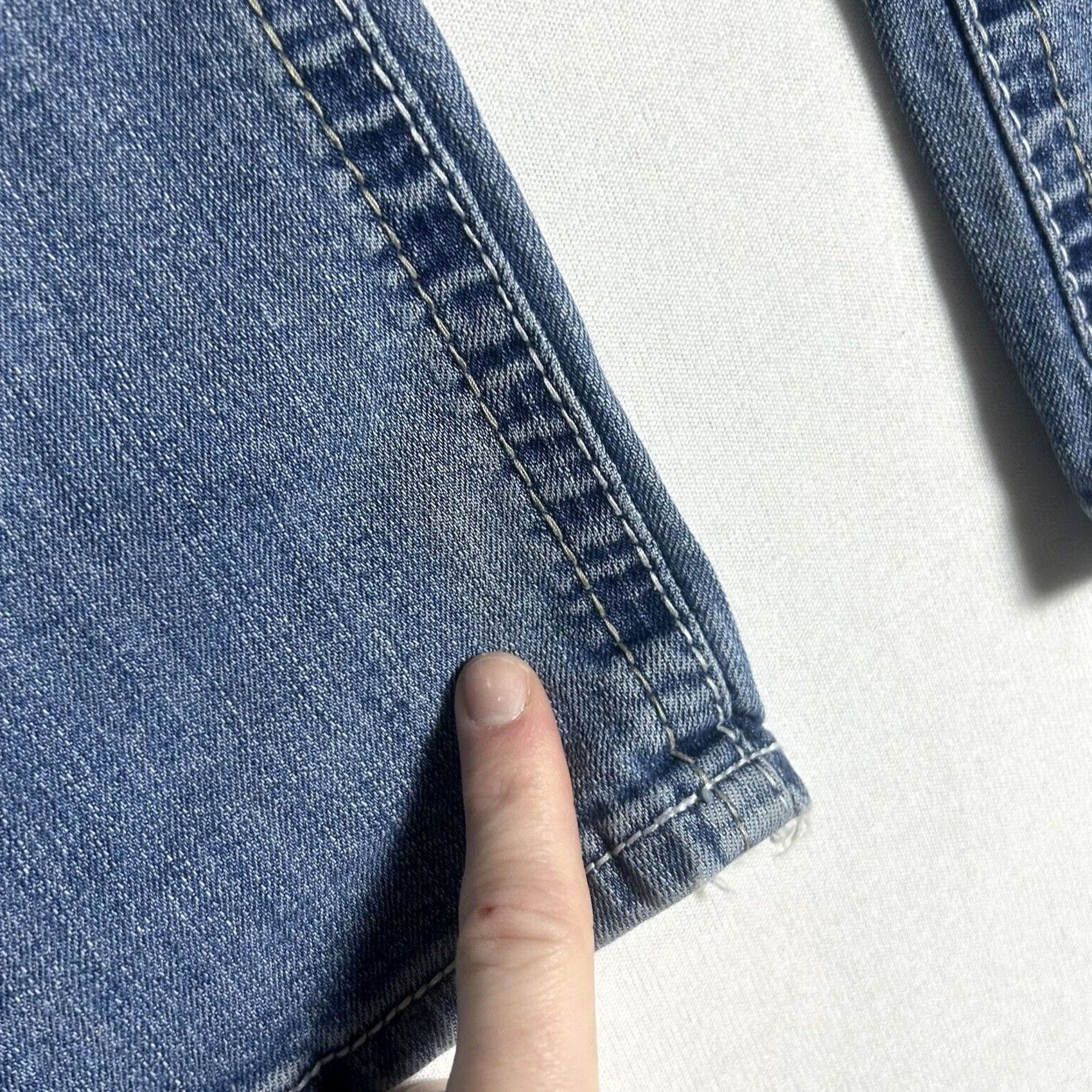 Vintage Maurices Skinny Leg Jeans Womens Size 4 Low Rise Medium Wash Denim Distressed Zipper Pockets Regular Fit Pocket Maurices Skinny Leg Womens Jeans Size 27" / US 4 / IT 40 - 2 Thumbnail