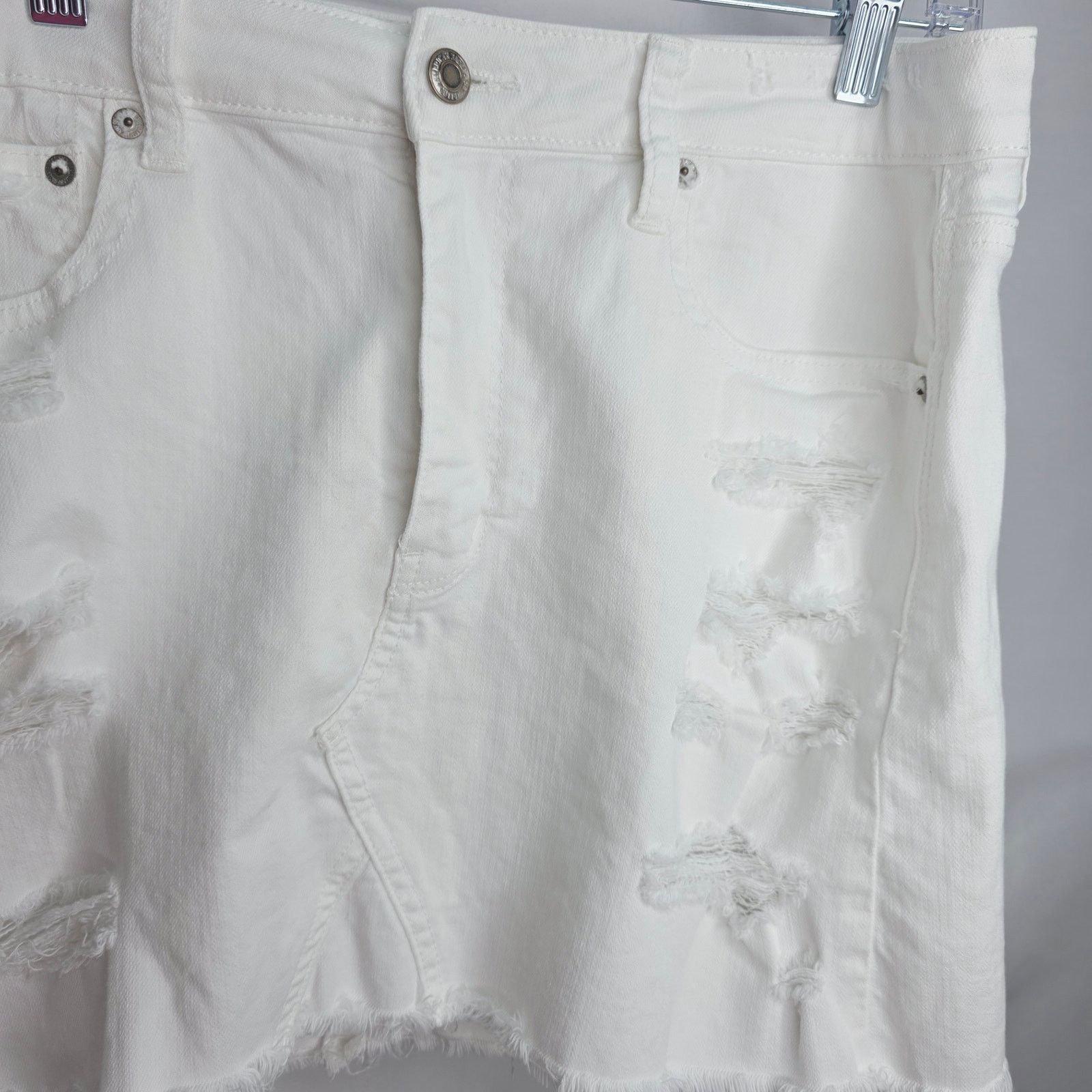 American Eagle Outfitters American Eagle Outfitters White Distressed Mini Skirt Size 32" / US 10 / IT 46 - 8 Thumbnail