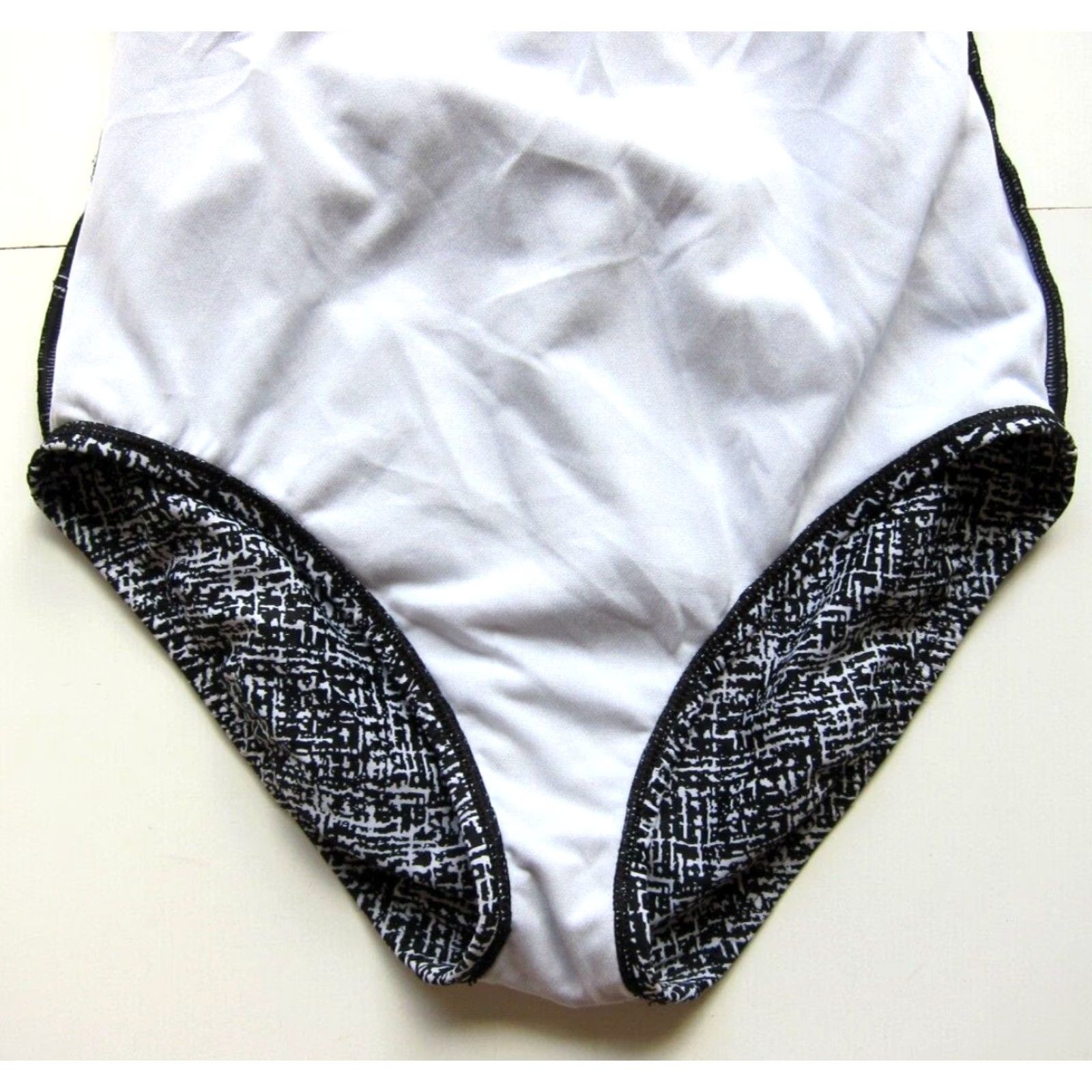 Speedo VINTAGE Speedo One Piece Swimsuit Women 6 Black Slimming Plaid Pattern Wide Strap Size ONE SIZE - 7 Thumbnail