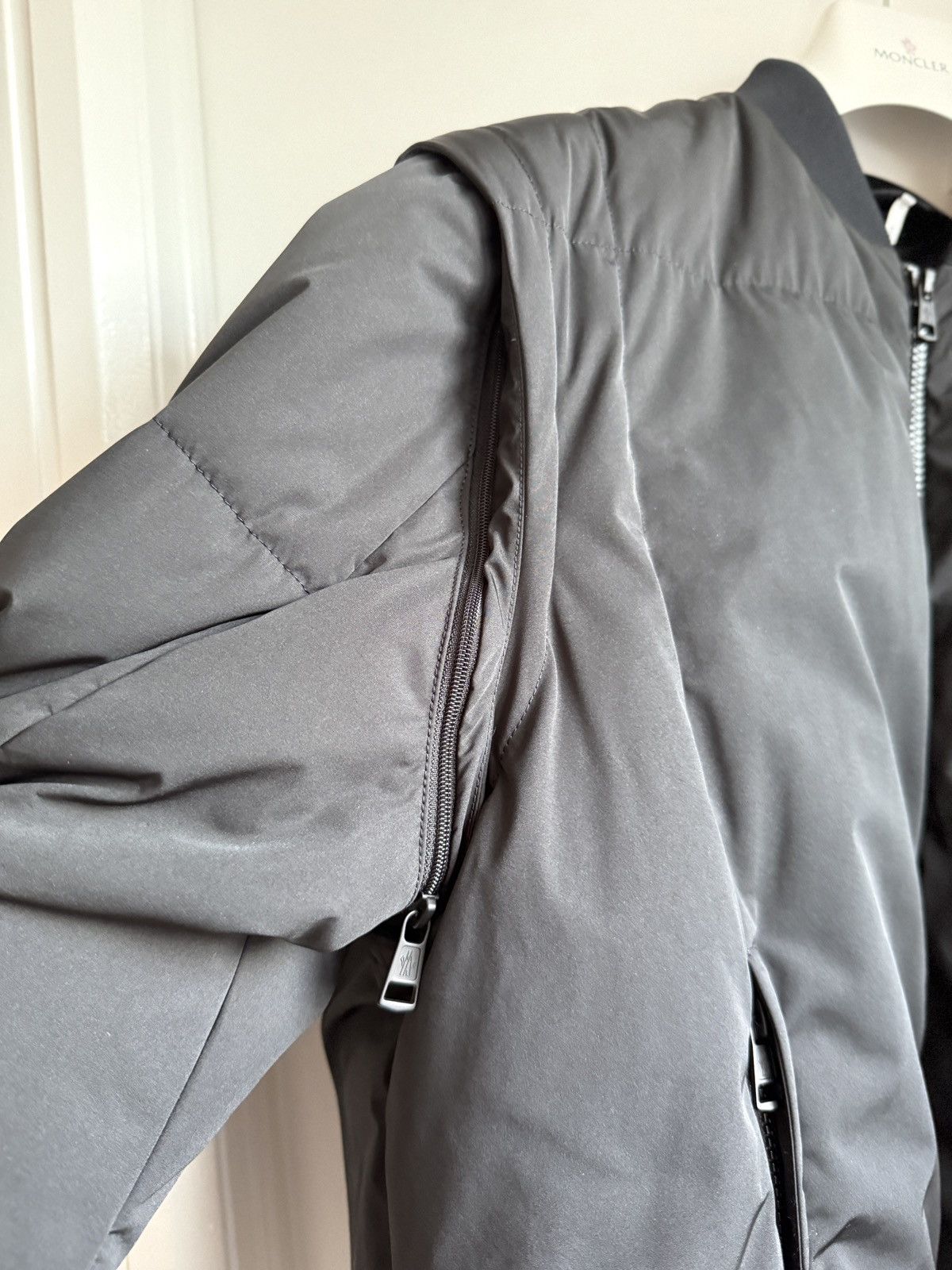 Moncler Moncler Taku Down Jacket - Zip-off sleeves BLK/Size L,3 Size US L / EU 52-54 / 3 - 13 Thumbnail