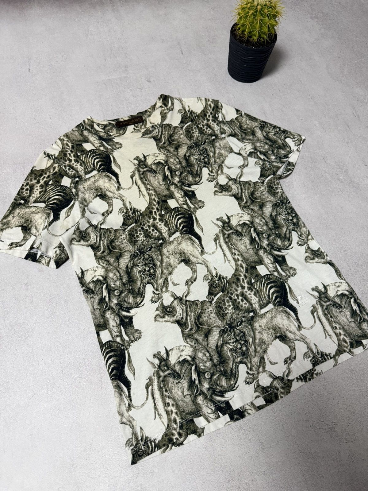 Louis Vuitton Louis Vuitton T Shirt Tee Overprinted Mens M Size Size US M / EU 48-50 / 2 - 2 Thumbnail