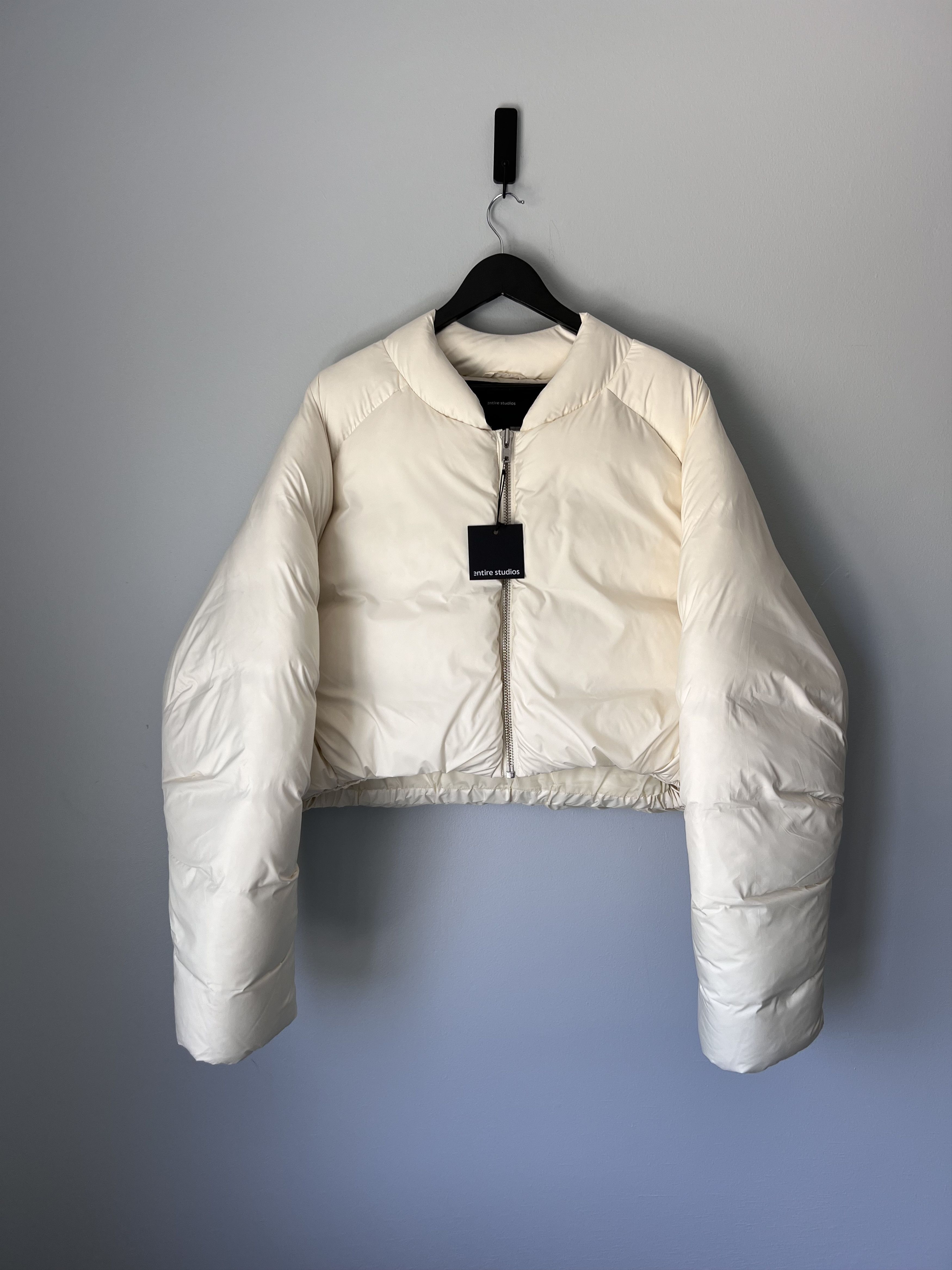 Entire Studios Entire Studios Cropped Pillow Down Jacket in White Size US XL / EU 56 / 4 - 1 Thumbnail