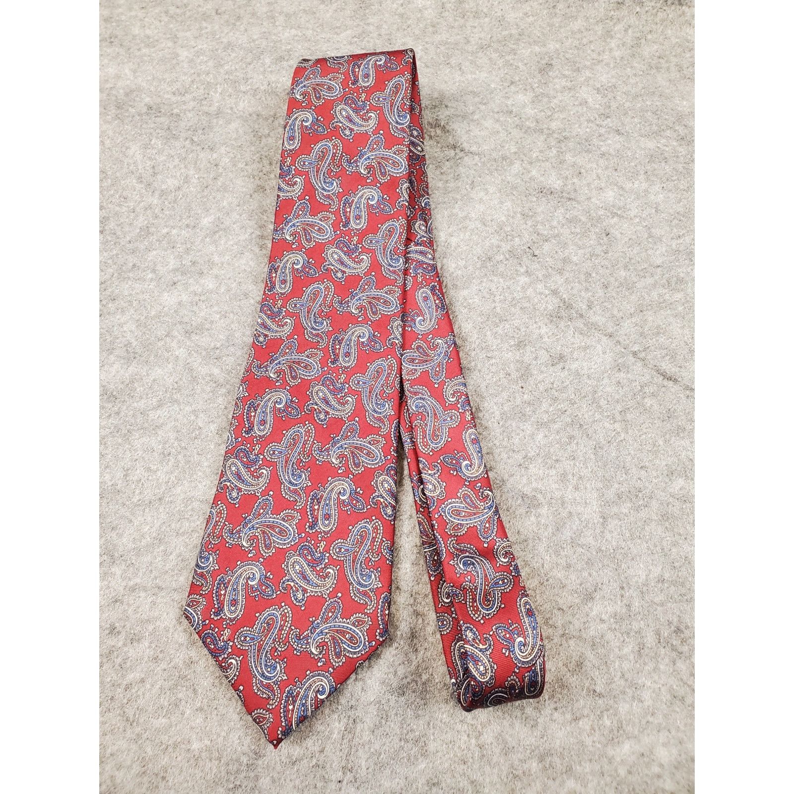 Other Vintage Men's Hathaway Red And Blue Silk Paisley Necktie Size ONE SIZE - 2 Thumbnail