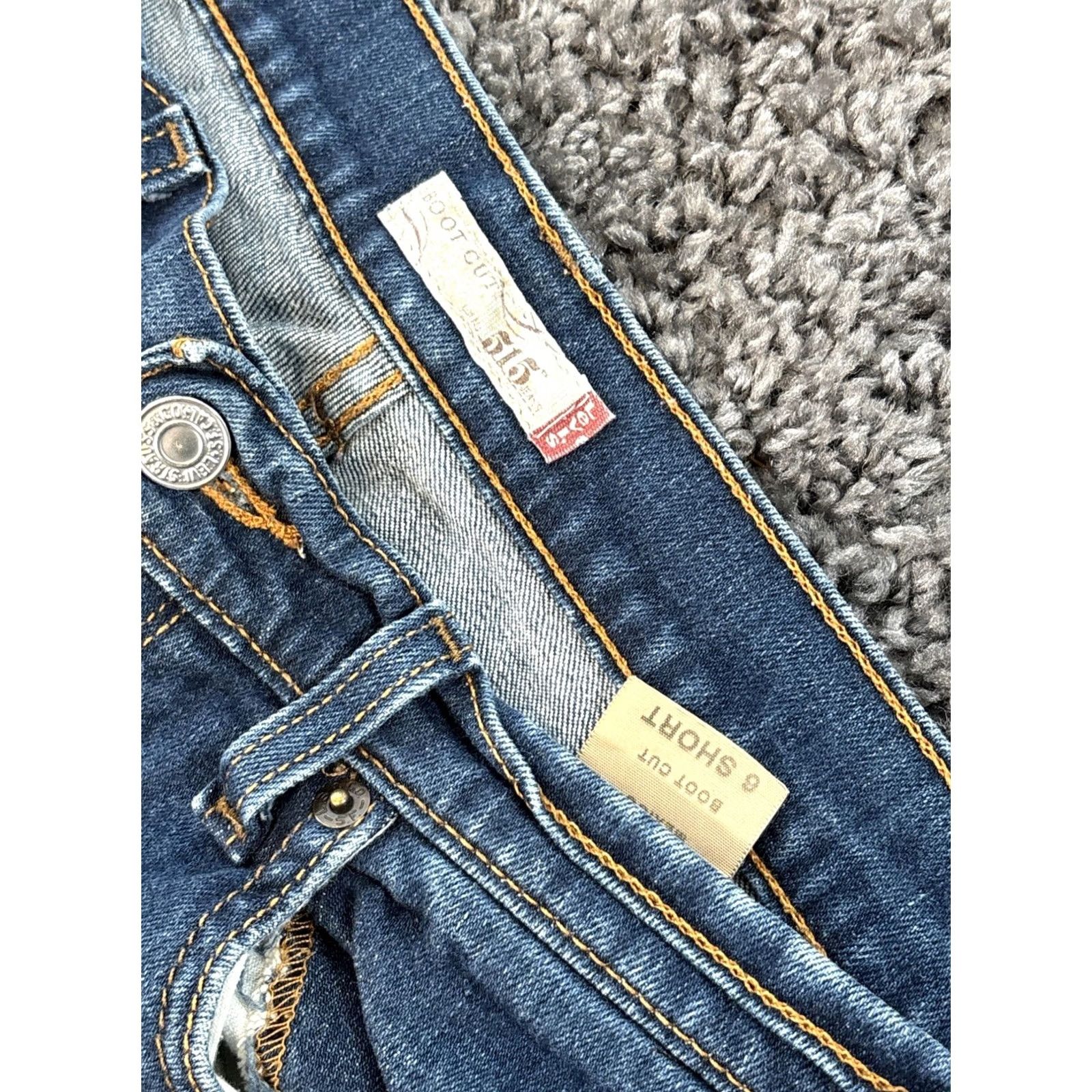 Levi's VINTAGE Levi's 515 Jeans Womens Bootcut Dark Wash Distressed 28x31 Blue 28 Regular Women Mens? Size 28" / US 6 / IT 42 - 6 Thumbnail