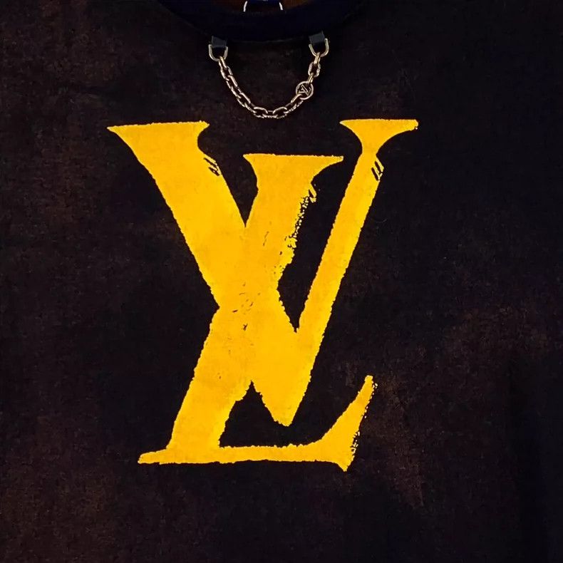 Louis Vuitton Louis Vuitton 24 dark brown logo printed cotton crew neck Size M / US 6-8 / IT 42-44 - 4 Thumbnail