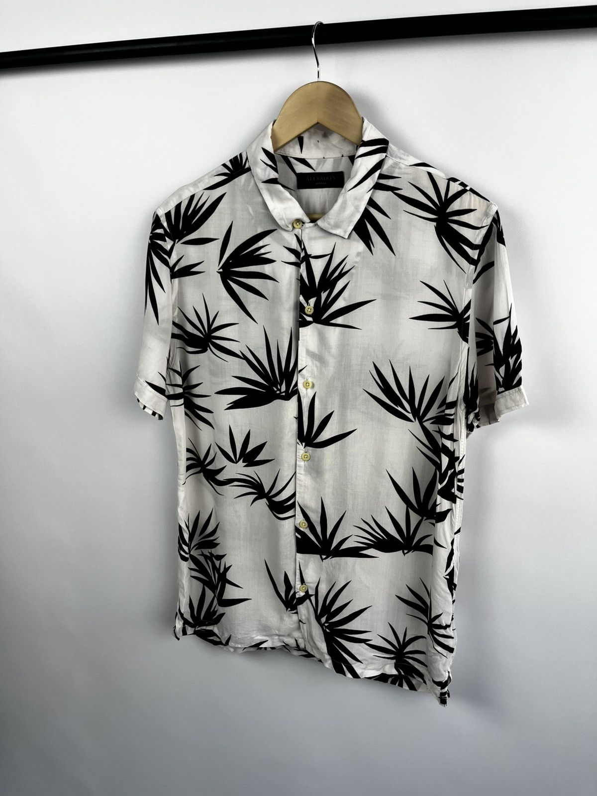 Allsaints All Saints Bhutan Shirt Men’s Medium White Floral Size US M / EU 48-50 / 2 - 3 Thumbnail