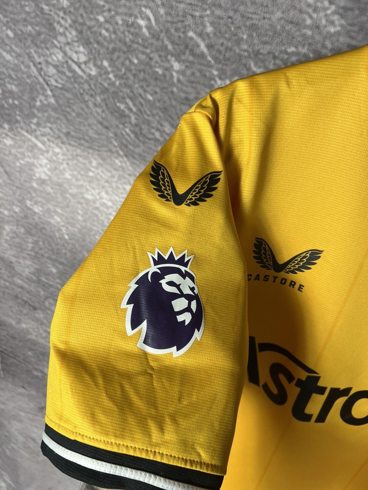 Castore Wolverhampton Eanderers Wolves Home 23/24 Jersey Castore Tee Size US S / EU 44-46 / 1 - 7 Thumbnail