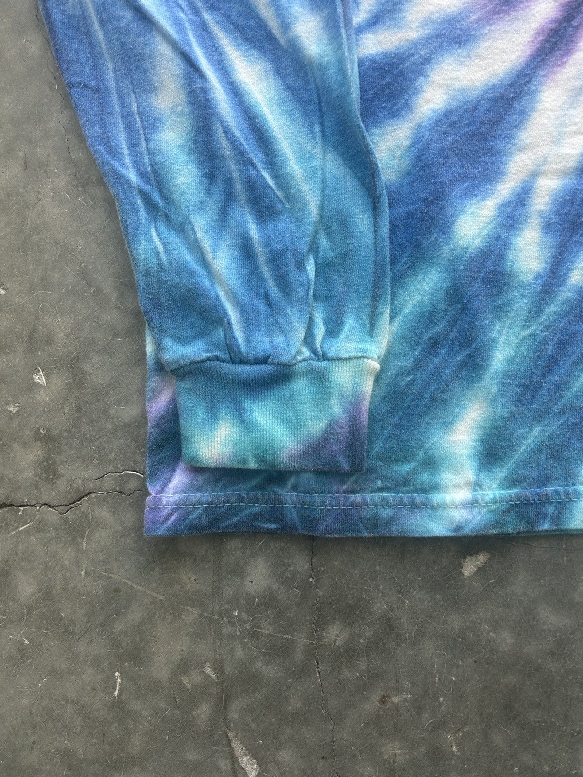 Vintage Vintage 90s Yin Yang Dolphin Graphic Tee Longsleeve Size US M / EU 48-50 / 2 - 3 Thumbnail