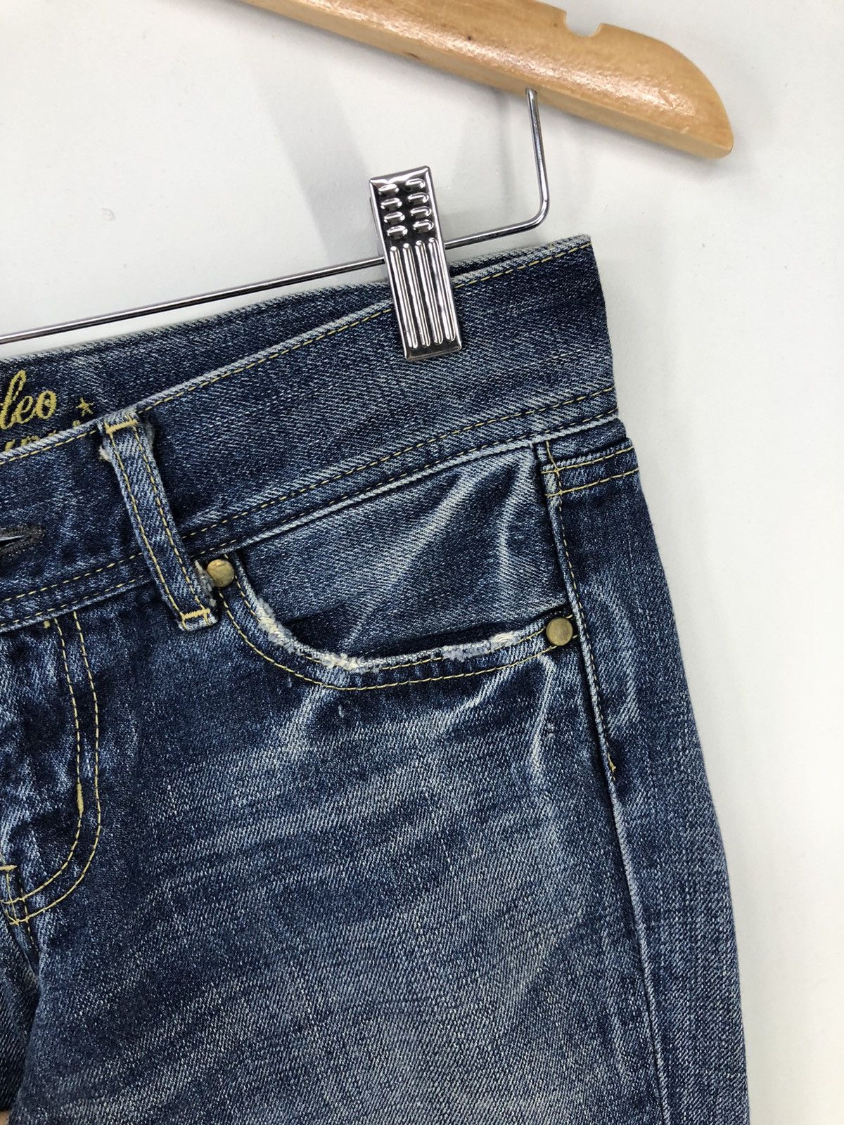 Japanese Brand Rodeo Crowns Low Rise Distressed Faded Blue Jeans Size 28" / US 6 / IT 42 - 8 Thumbnail