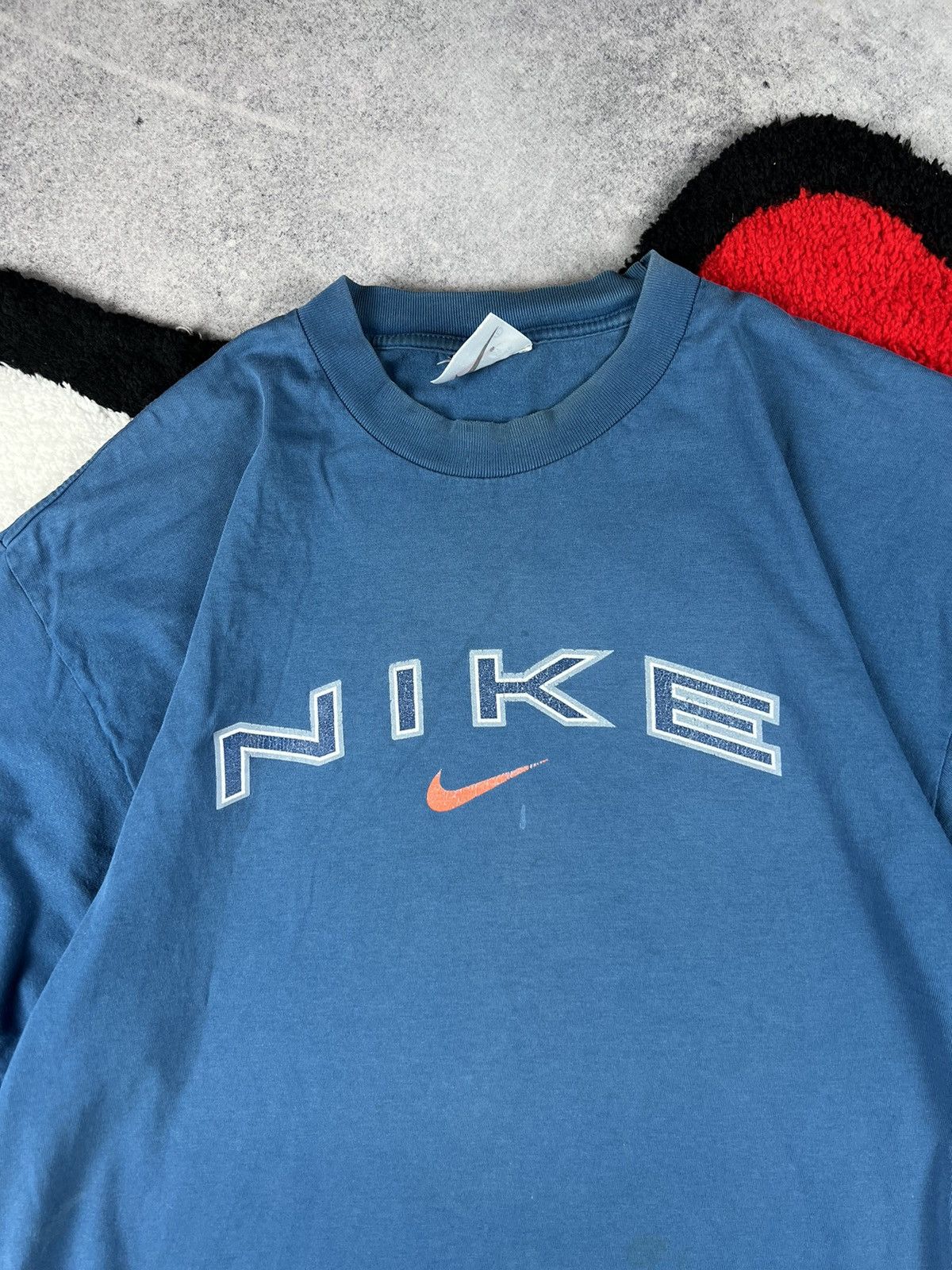 Vintage Vintage Nike 90s Big Logo Swoosh Faded Trashed Y2K Tee Shirt Size US L / EU 52-54 / 3 - 5 Thumbnail