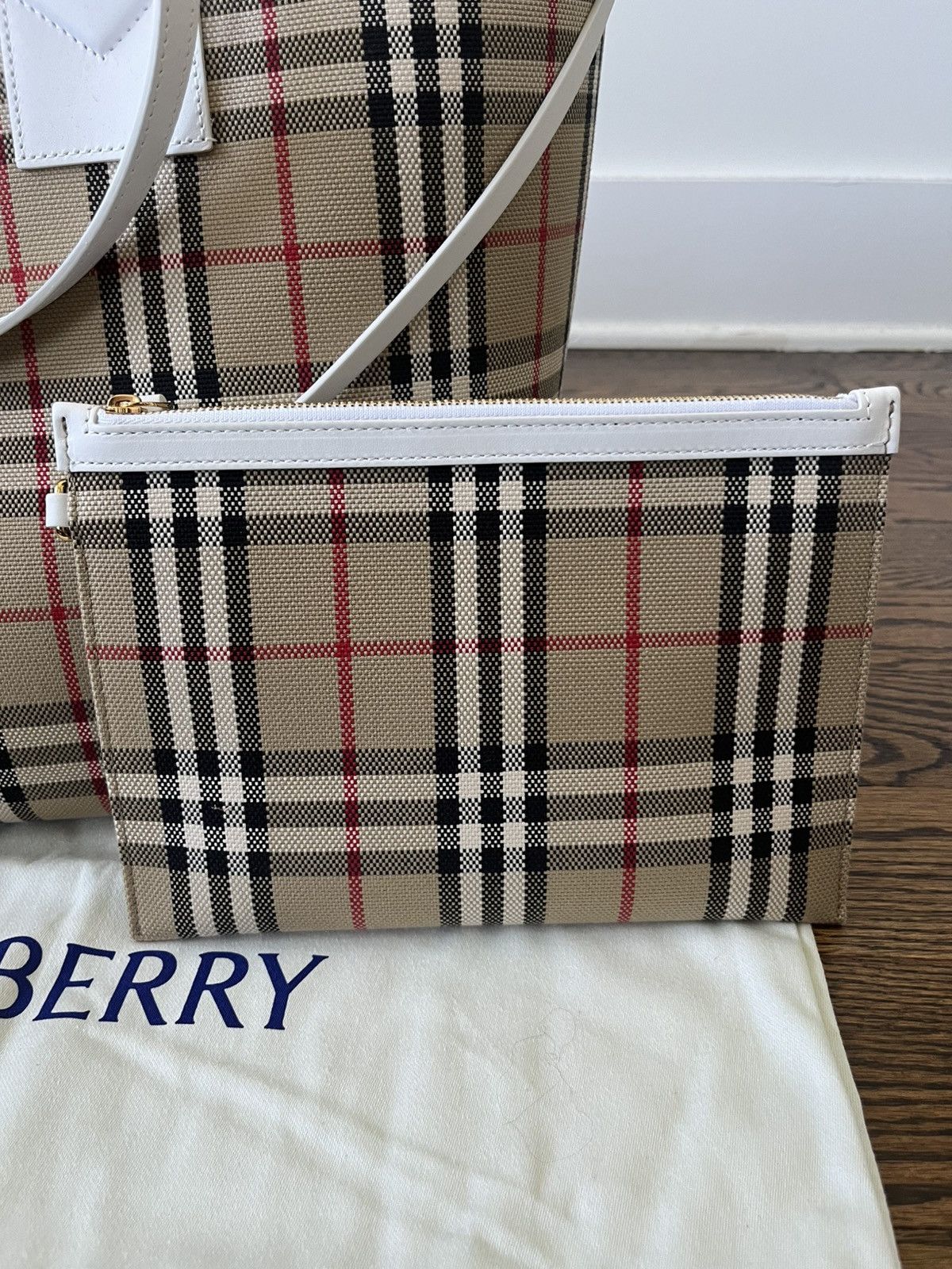 Burberry Burberry Medium London Tote Bag Size ONE SIZE - 8 Thumbnail