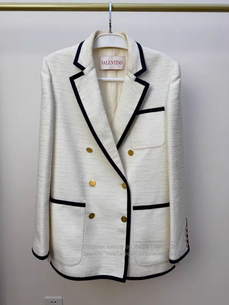 Valentino Tweed lapel small fragrant blazer