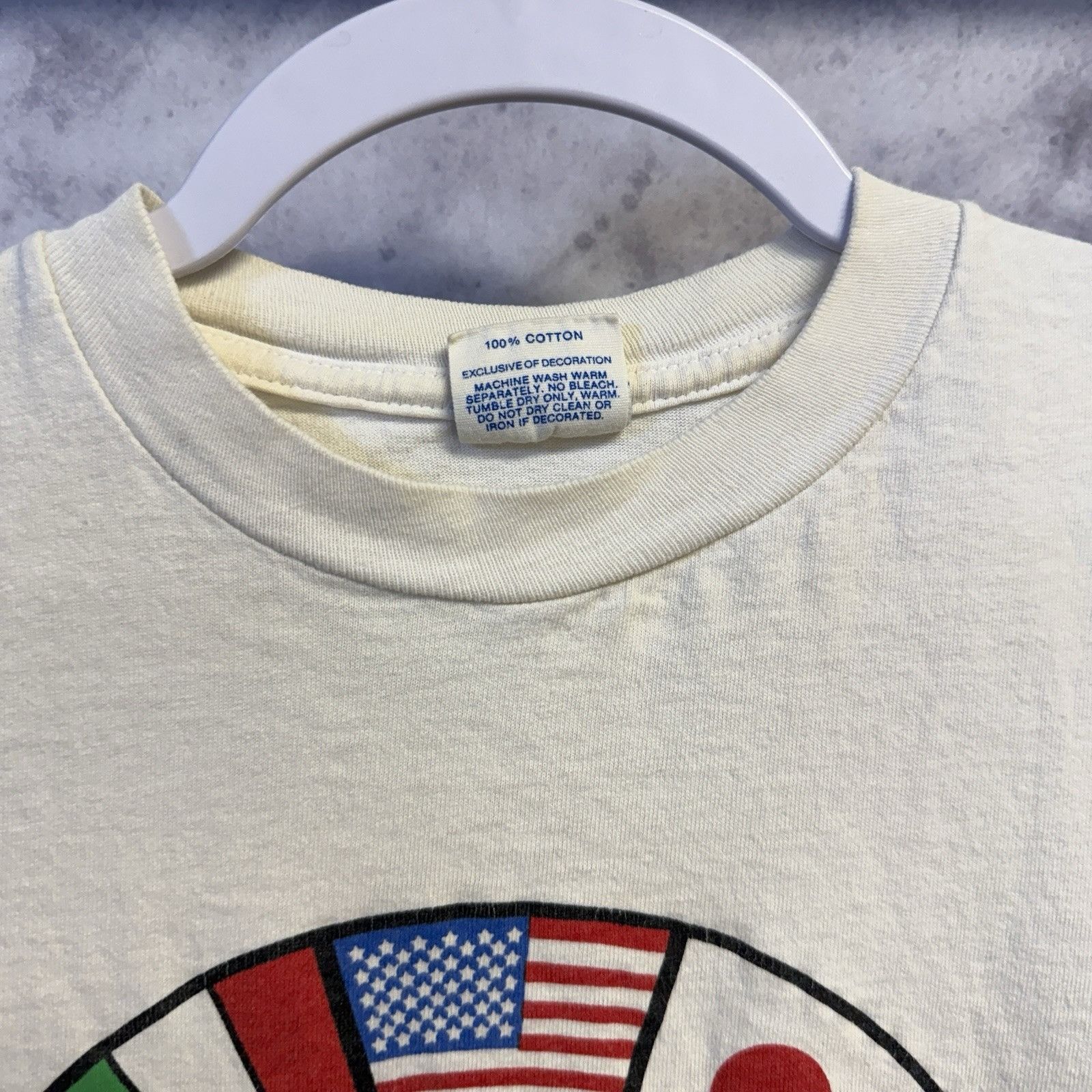 Disney Vintage 80s Disneyland EPCOT T Shirt Mickey Mouse Flags USA Size US S / EU 44-46 / 1 - 10 Thumbnail
