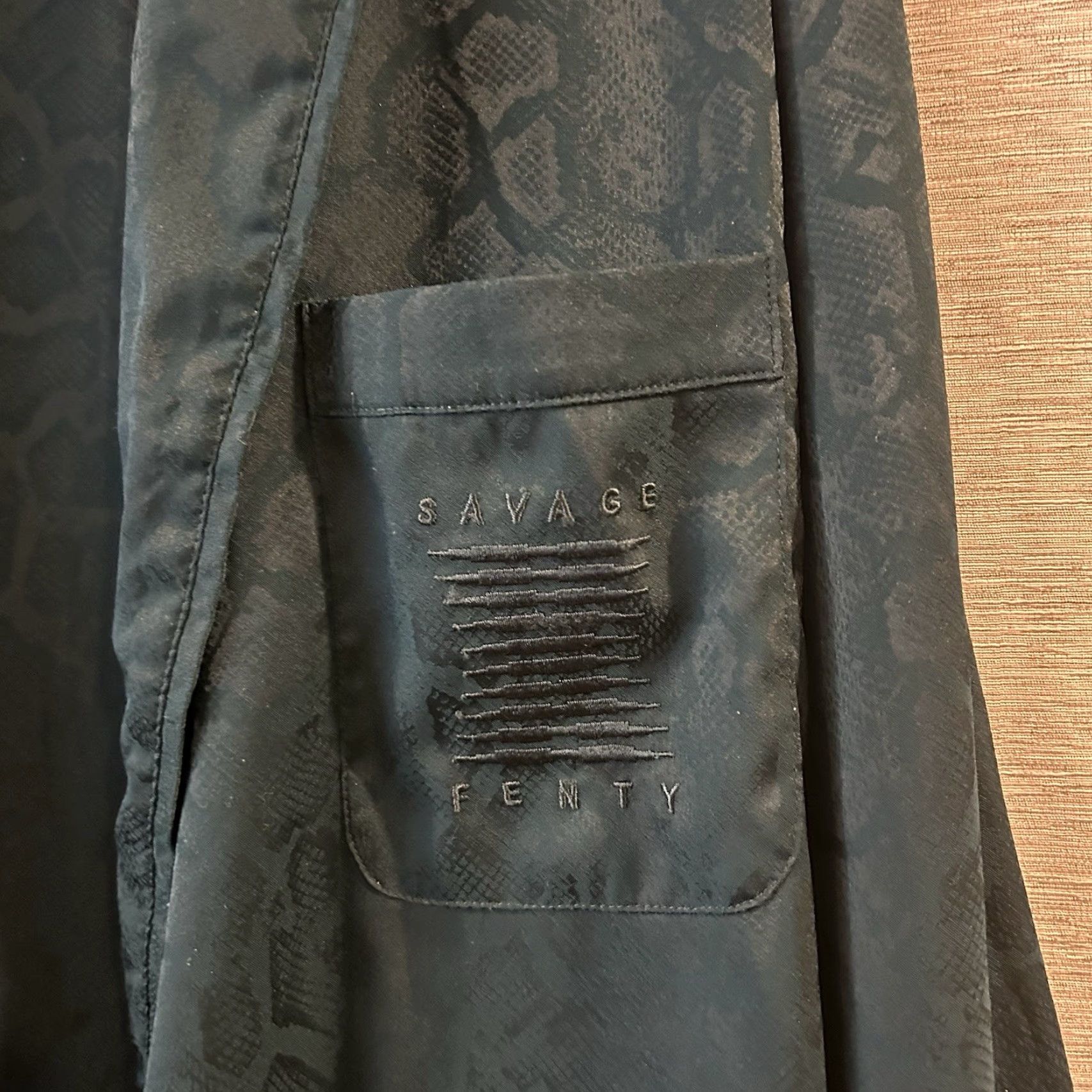 Vintage Savage Fenty Unisex Adults Green Jacquard Loungewear Robe And Pants Set XS Lounge Sleepwear XS Size US 27 - 3 Thumbnail