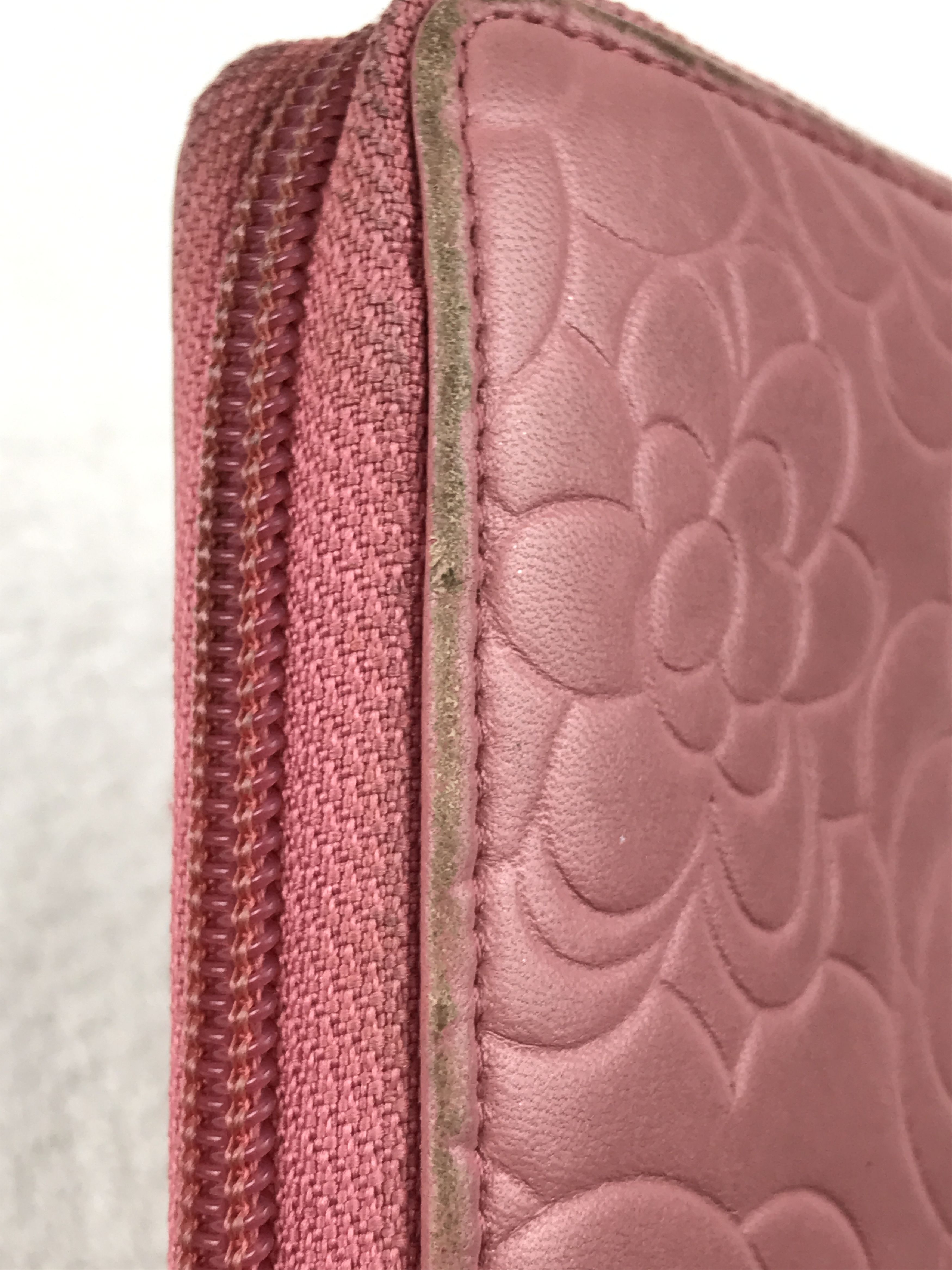 Chanel × Vintage Chanel Pink Embossed Camellia Wallet Zip Around With Box Size ONE SIZE - 19 Thumbnail