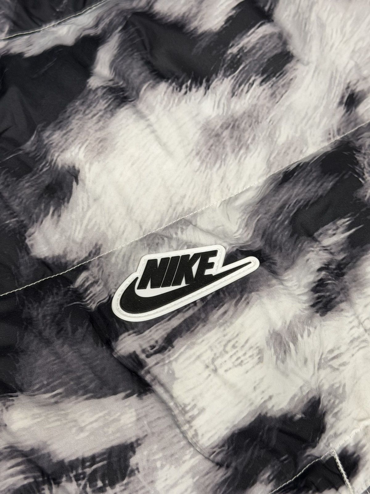 Nike Nike Black Grey Tie Dye Puffer Jacket Hooded Zip Up Size L Size US L / EU 52-54 / 3 - 2 Thumbnail