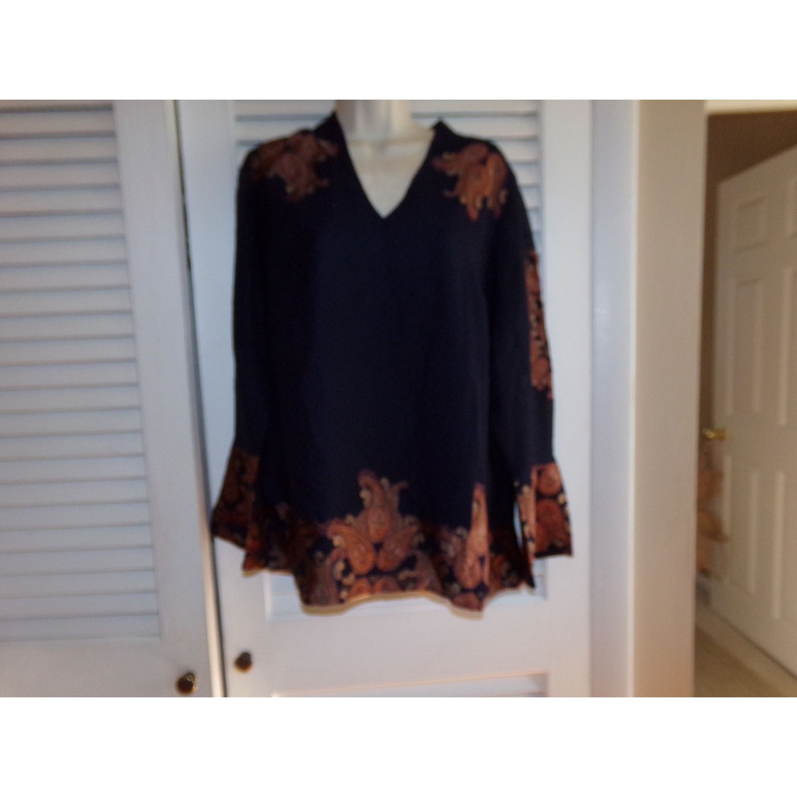 Chicos Gorgeous Chico's navy w paisley trim blouse size 1 (M) Size M / US 6-8 / IT 42-44 - 1 Thumbnail