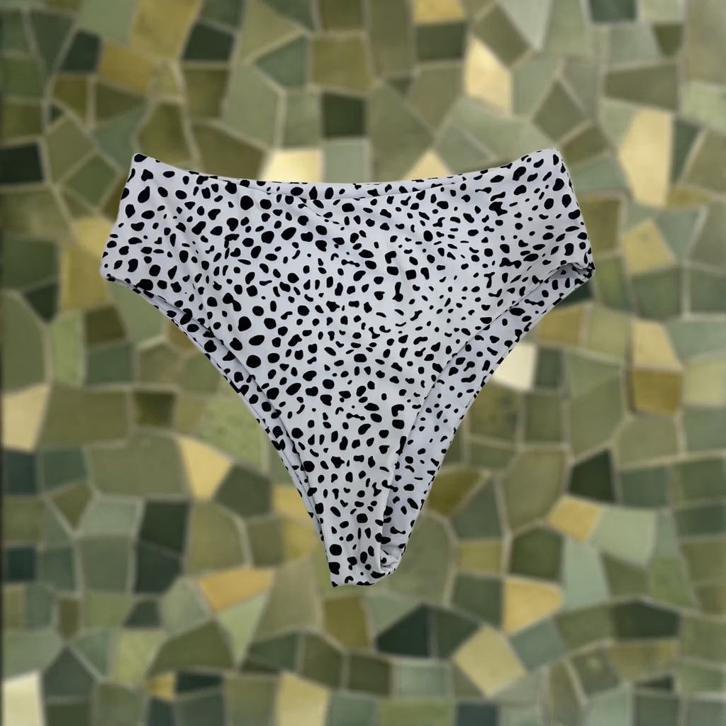Shein Shein Womens Bottoms Bikini Animal Print High-Waisted Size M White Beach Mens Girls Womens Size 32" / US 10 / IT 46 - 1 Thumbnail