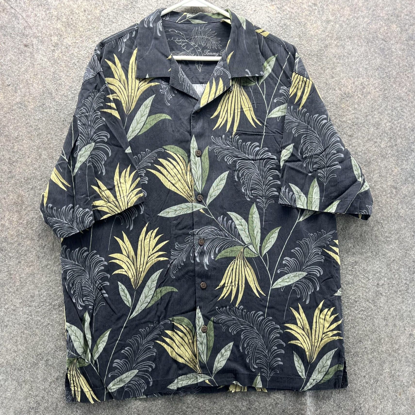 Tommy Bahama Tommy Bahama Shirt Mens L Black Silk Hawaiian Palm Floral AOP Button Front Size US L / EU 52-54 / 3 - 2 Thumbnail