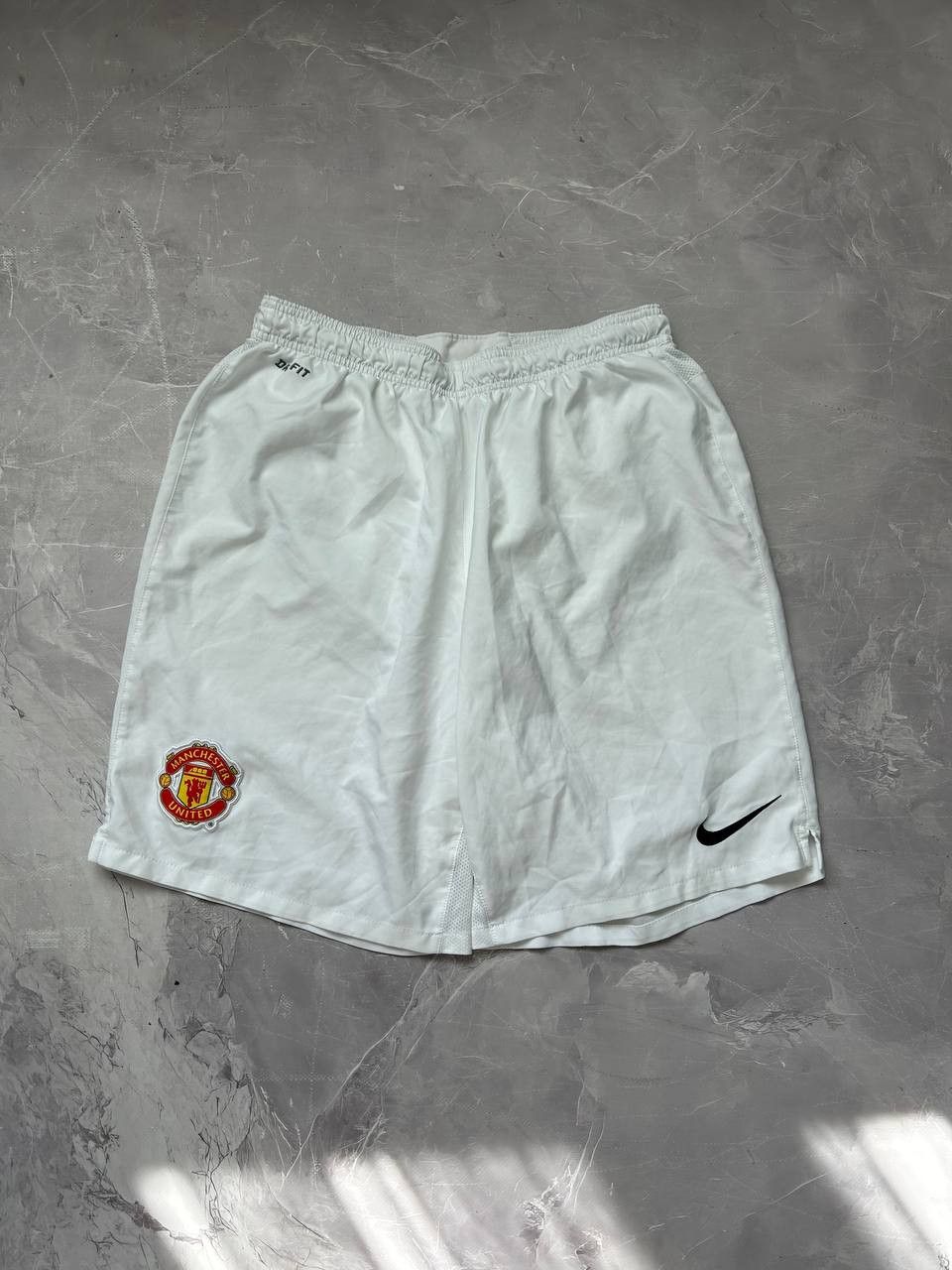 Nike Vintage Nike Manchester United Shorts Size US 34 / EU 50 - 1 Thumbnail