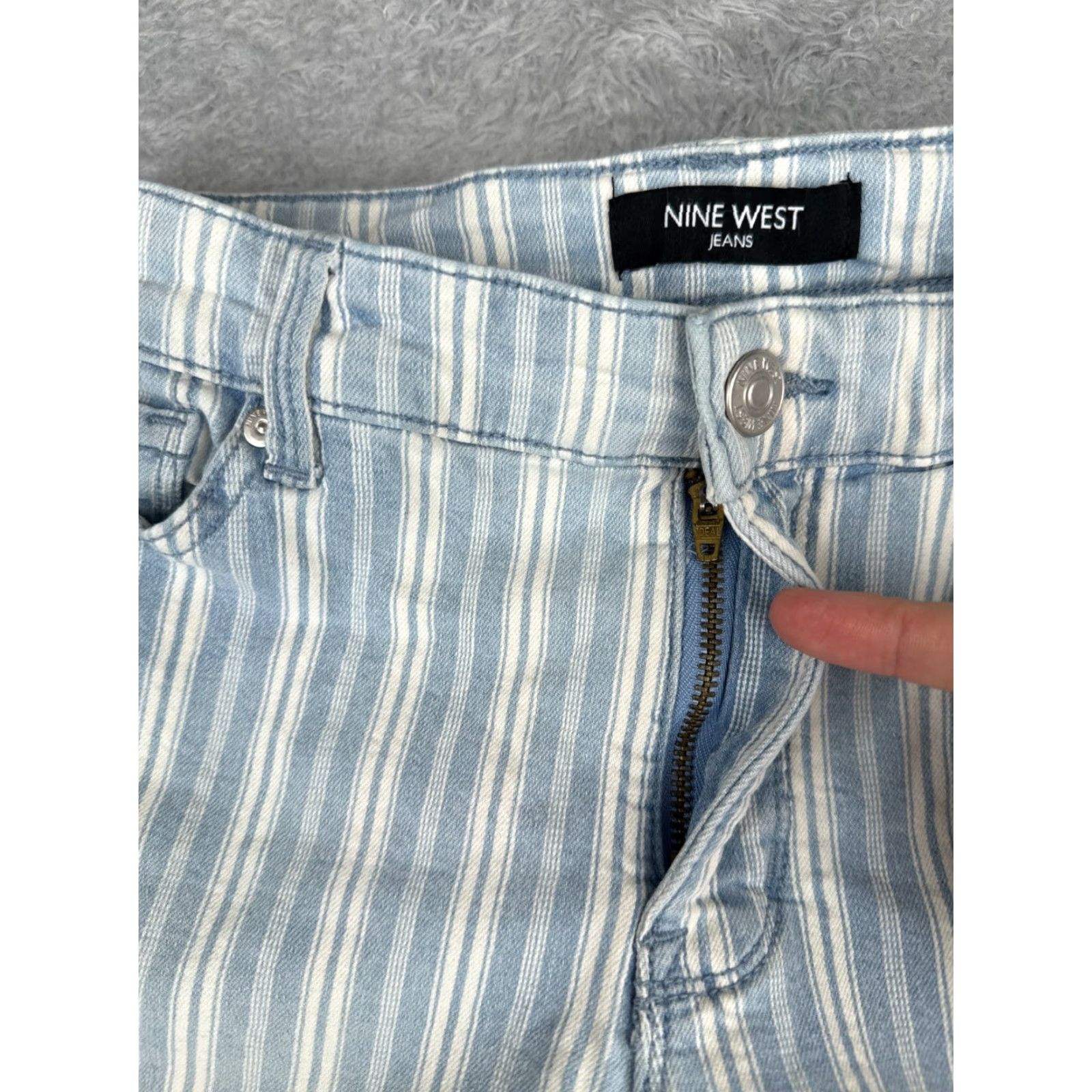 Nine West VINTAGE Nine West Jeans Womens 6 Capri Blue Denim Cotton Spandex 28x22 5-Pocket Stretch Size 28" / US 6 / IT 42 - 5 Thumbnail