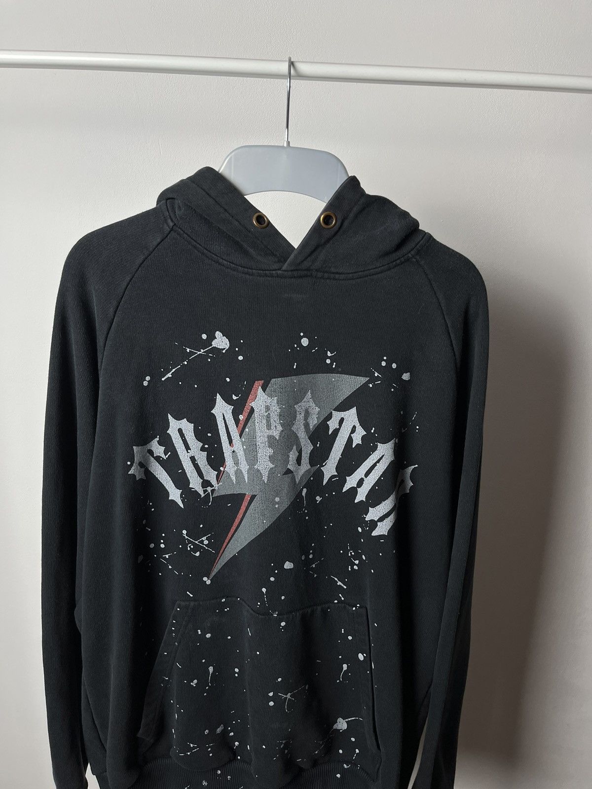 Trapstar London VINTAGE TRAPSTAR Big Logo Hoodie Faded Black Streetwear Y2k Size US S / EU 44-46 / 1 - 3 Thumbnail