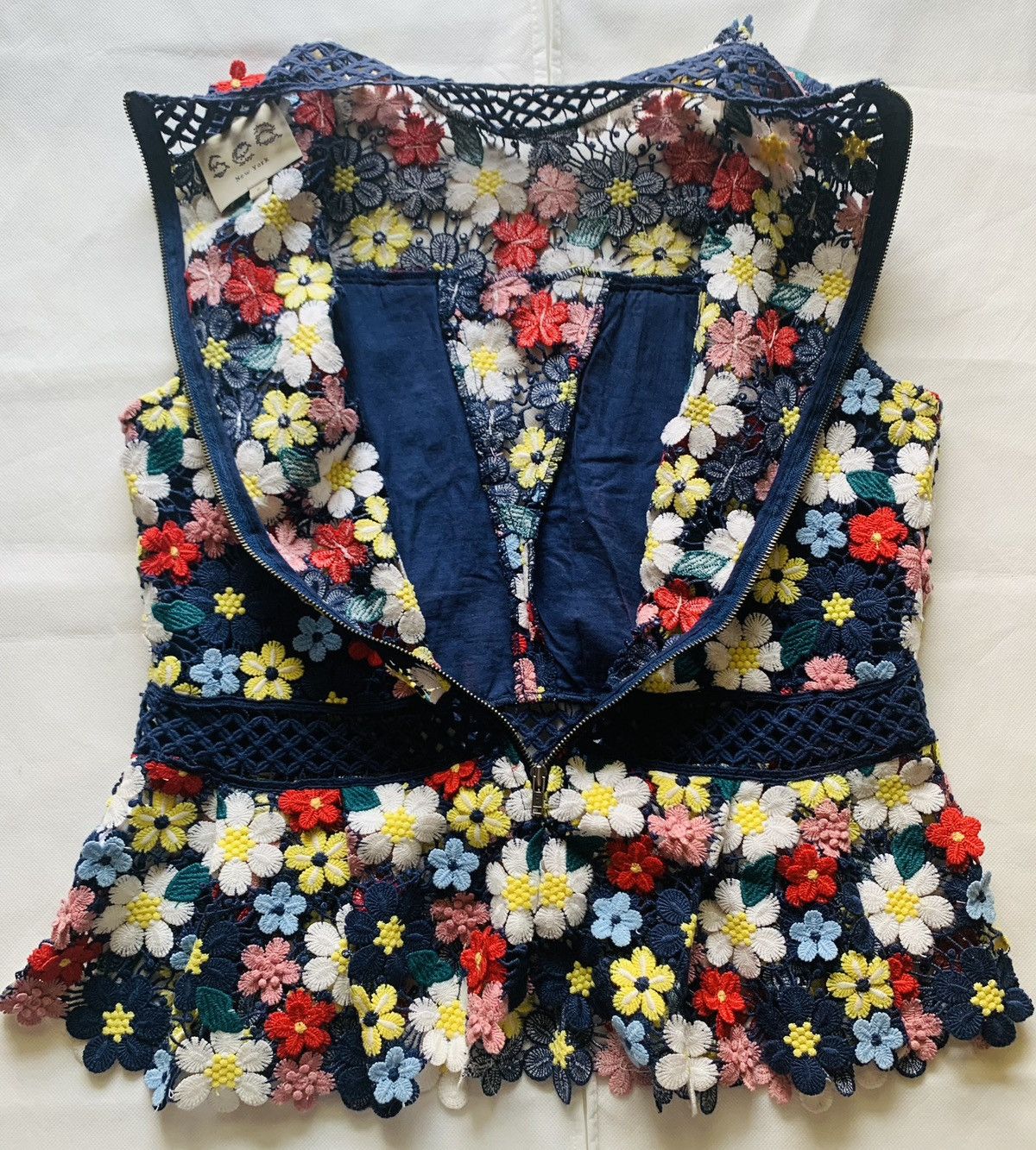 Sea New York Sea NY Flower Bloom Lace/Embroider Sleeveless 3D blouse 6 LN Size M / US 6-8 / IT 42-44 - 4 Thumbnail