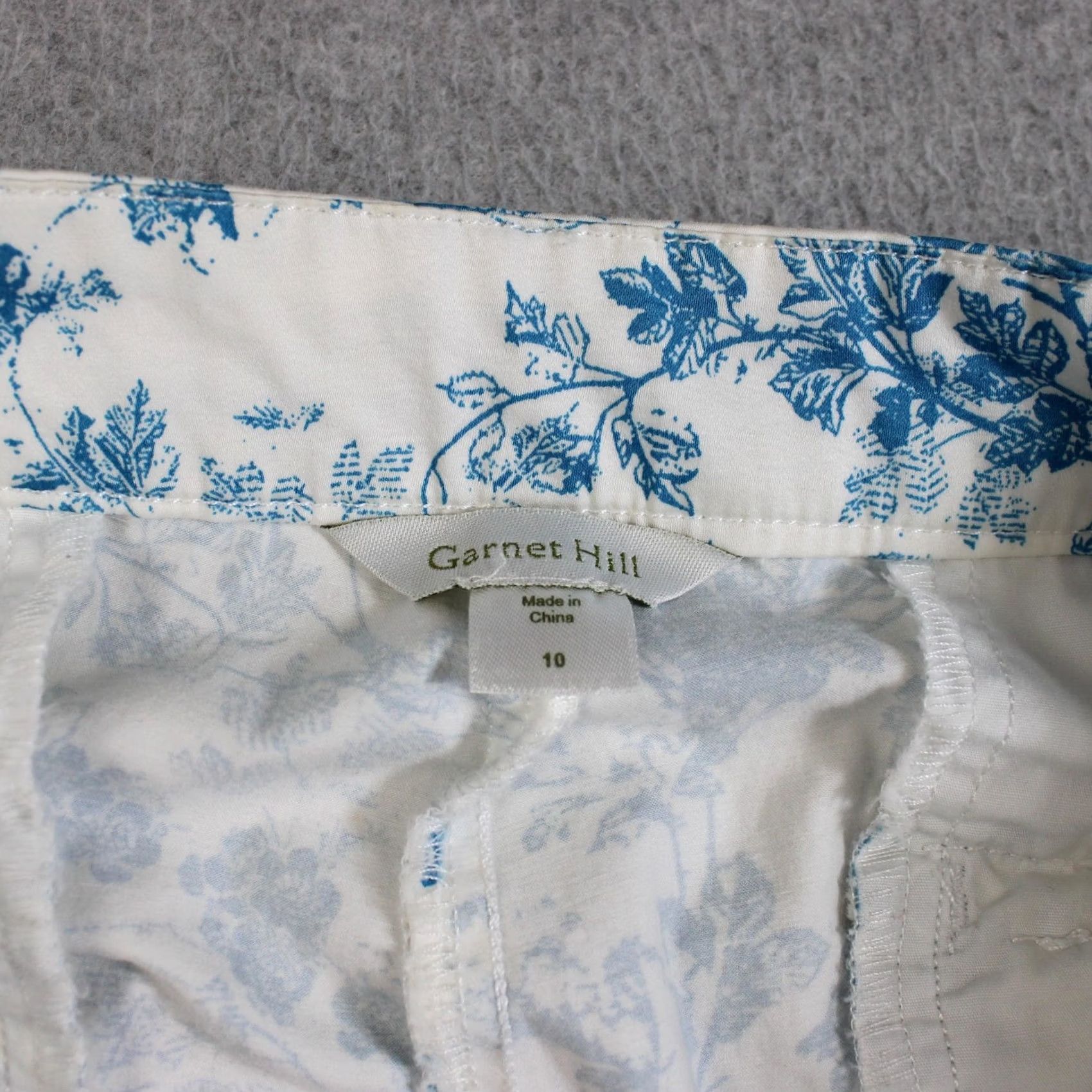 Vintage Garnet Hill Pants Women 10 Blue Floral Bird Chino Ankle Cropped Cotton Coastal Size 32" / US 10 / IT 46 - 3 Thumbnail