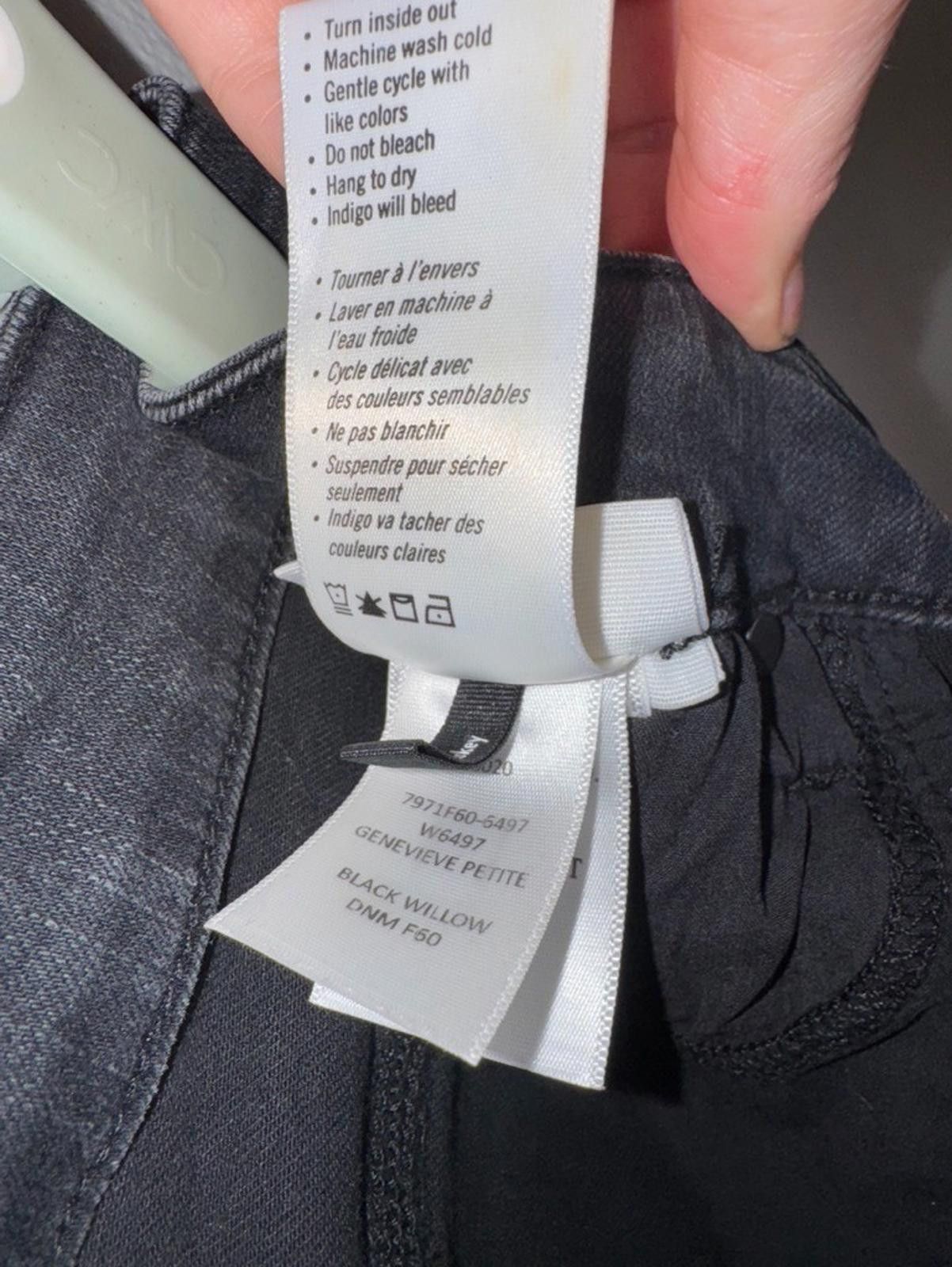 Paige $229 PAIGE GENEVIEVE PETITE SIZE 28 5/6 BLACK FLARE JEANS Size 28" / US 6 / IT 42 - 6 Thumbnail