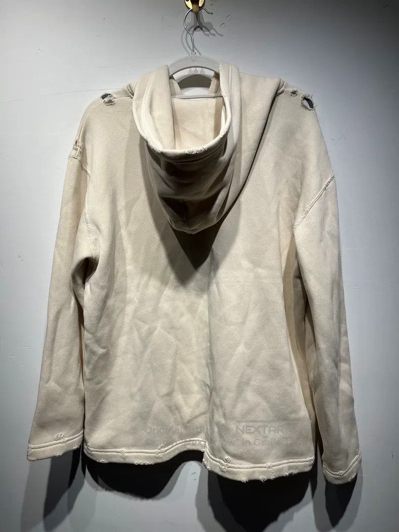 Balenciaga Balenciaga Off-White Hole Jeans Sweatshirt Size US M / EU 48-50 / 2 - 2 Thumbnail