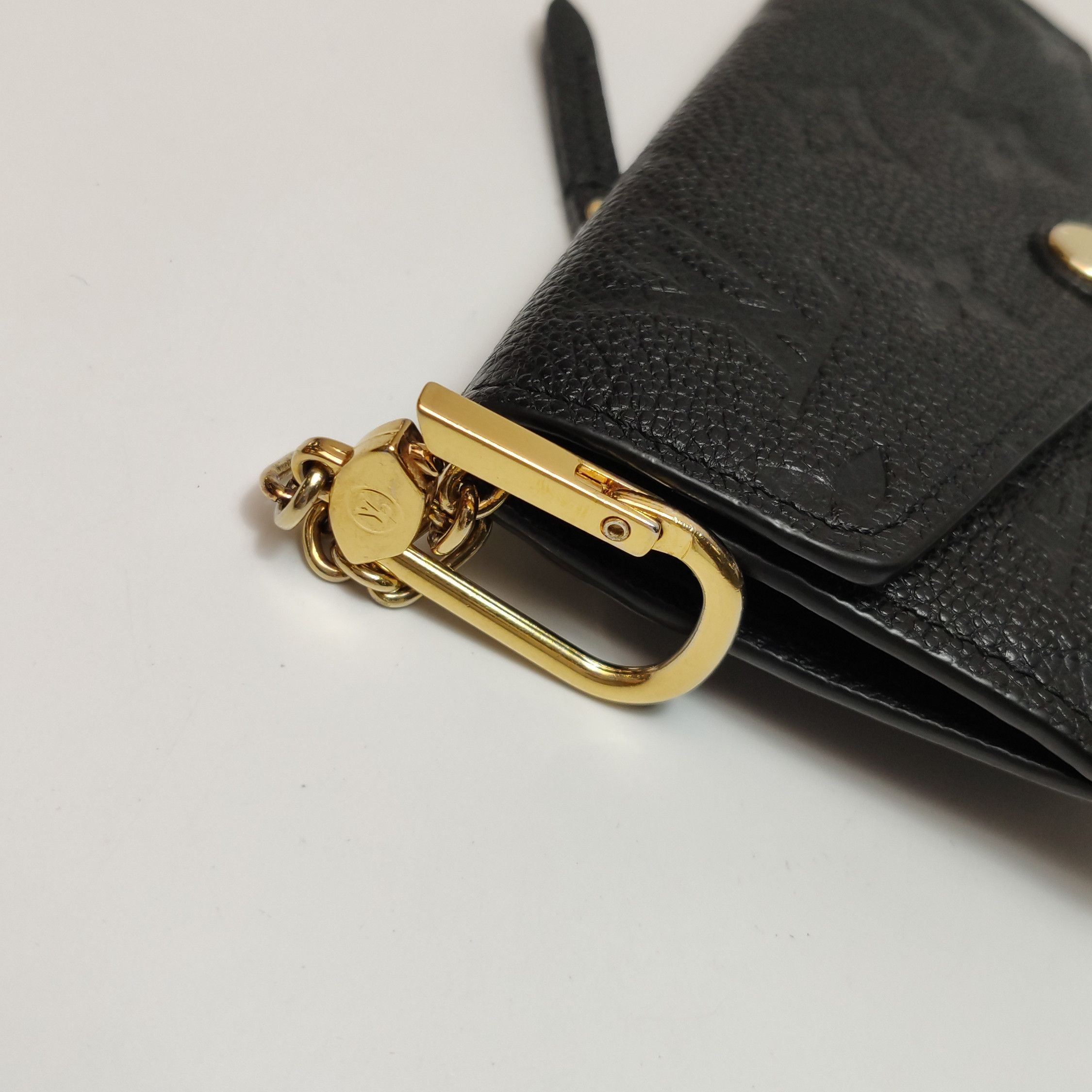 Louis Vuitton Louis Vuitton (LV) Cowhide solid color embossed old flower Size ONE SIZE - 7 Thumbnail