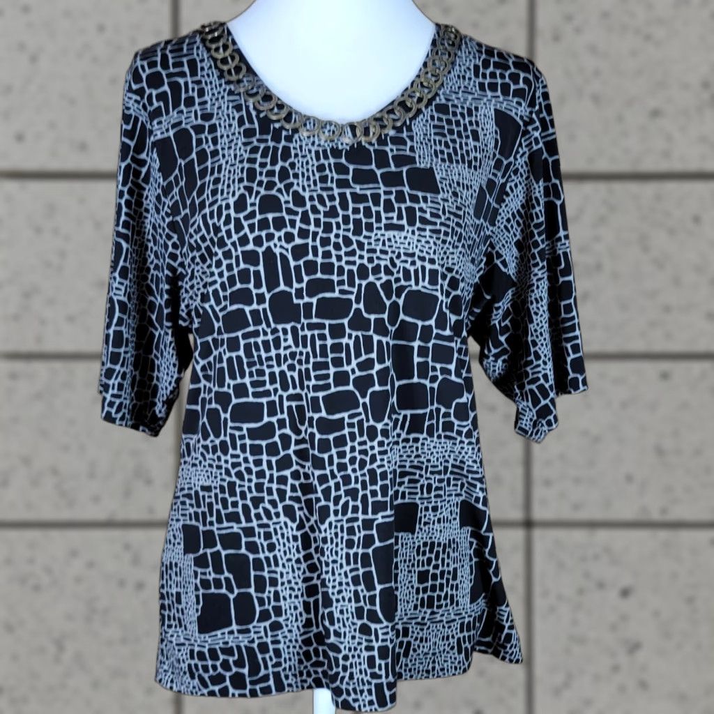 Vintage Dana Buchman Womens Blouse Tunic Shirt Half Sleeve Scoop Neck Black Size S Geometric Pattern Size S / US 4 / IT 40 - 1 Thumbnail