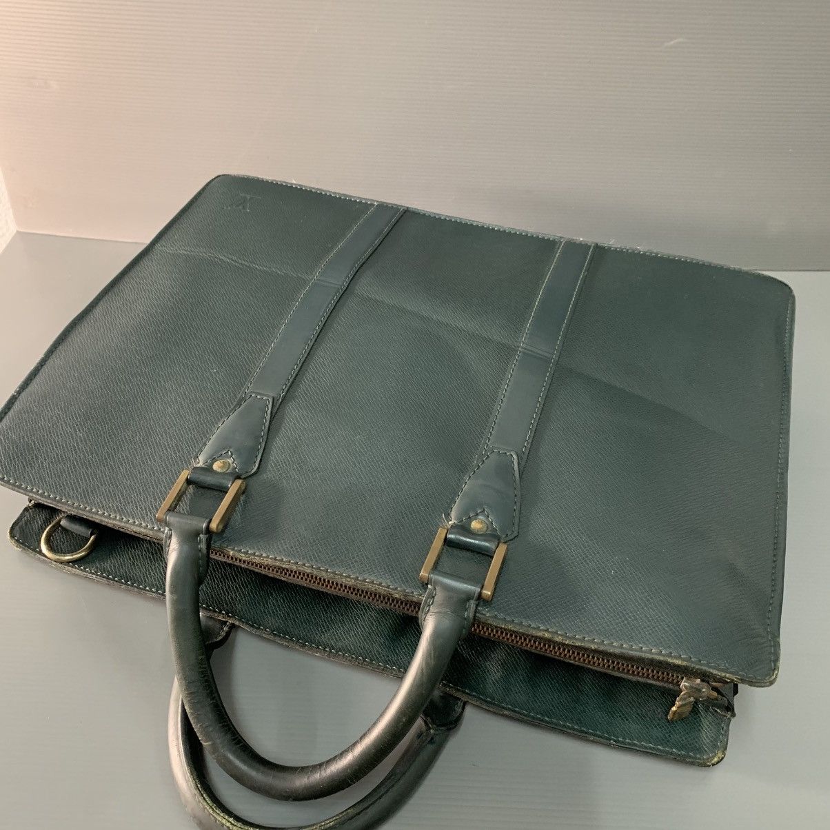 Louis Vuitton Louis Vuitton Taiga Green Briefcase Size ONE SIZE - 5 Thumbnail