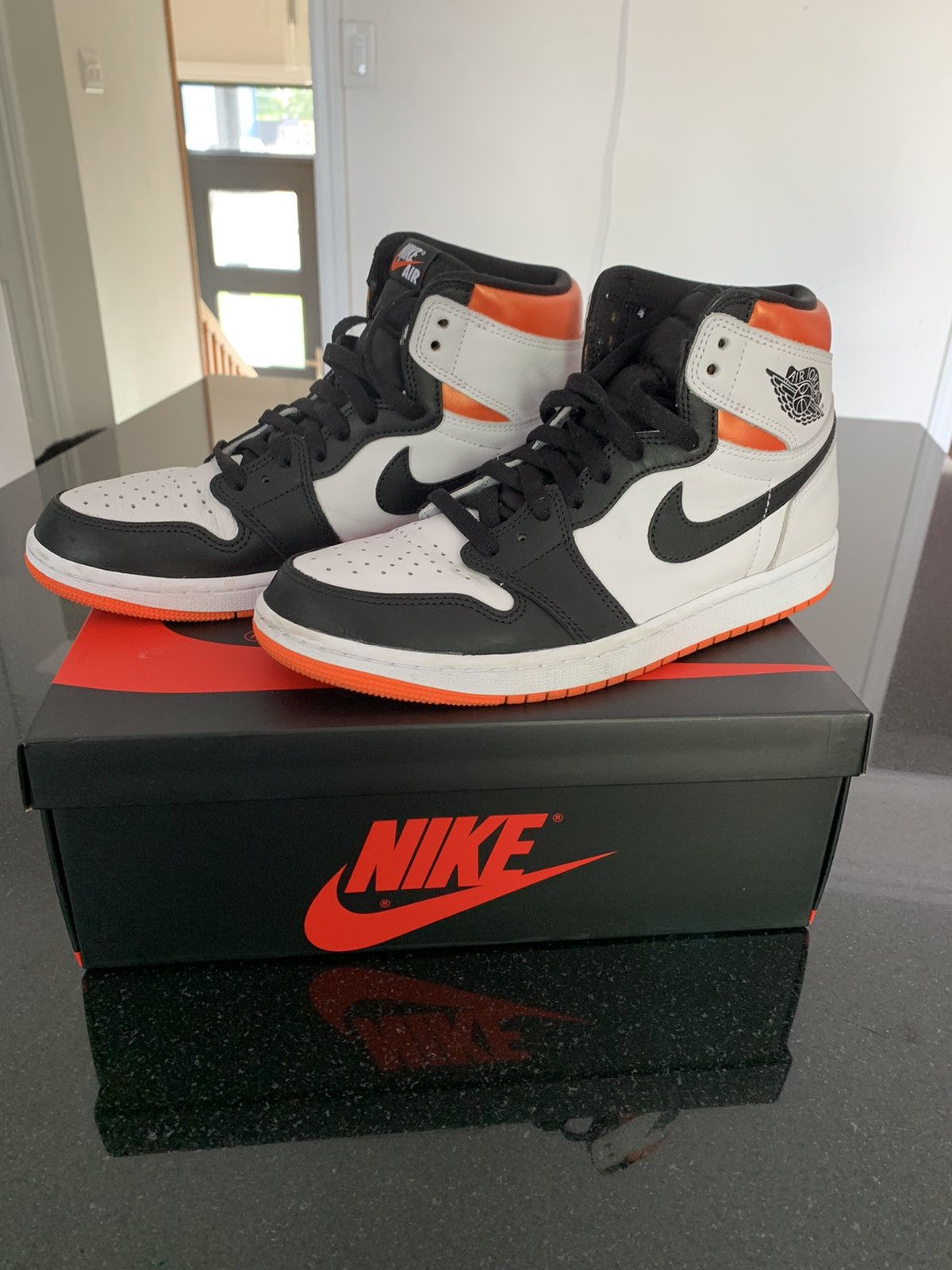 Air Jordan 1 retro high OG electro orange