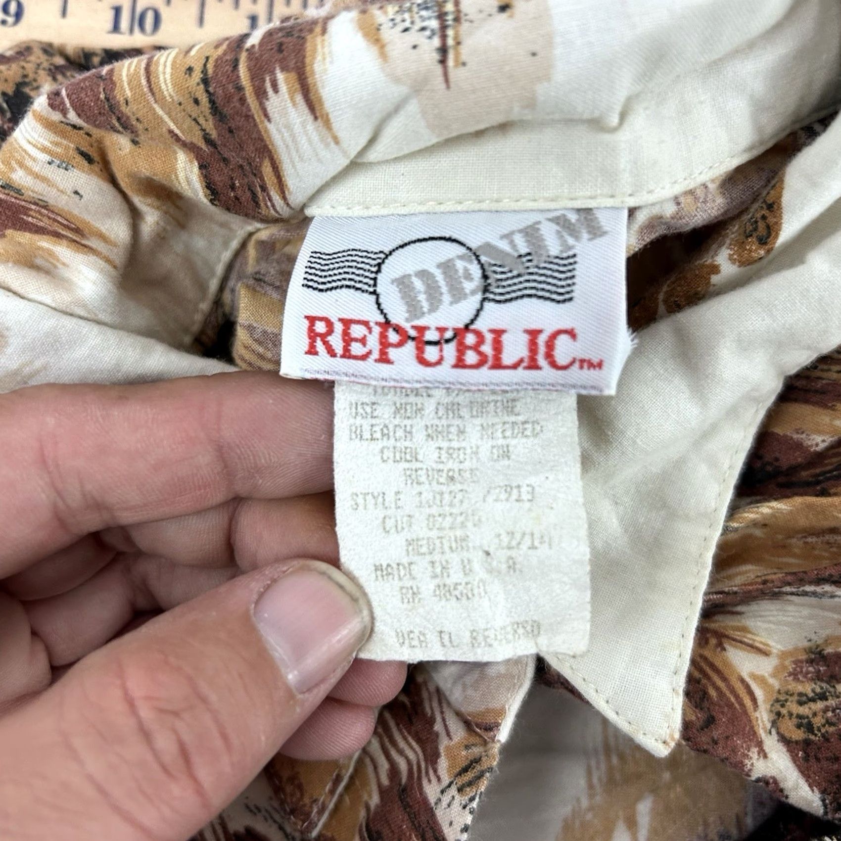 Vintage VINTAGE Denim Republic Shirt Womens Medium Tiger Animal Safari Button Up Made USA 80s 90s Lion Animals Beige Cotton Denim Short Sleeve Women Mens? Size M / US 6-8 / IT 42-44 - 4 Thumbnail