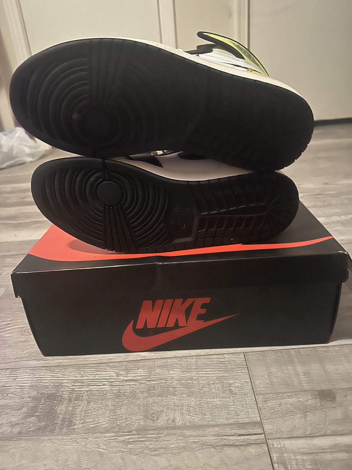 Jordan Brand × Nike Air Jordan 1 Retro High White/ Black/ Volt/ University Gold Size US 10.5 / EU 43-44 - 8 Thumbnail