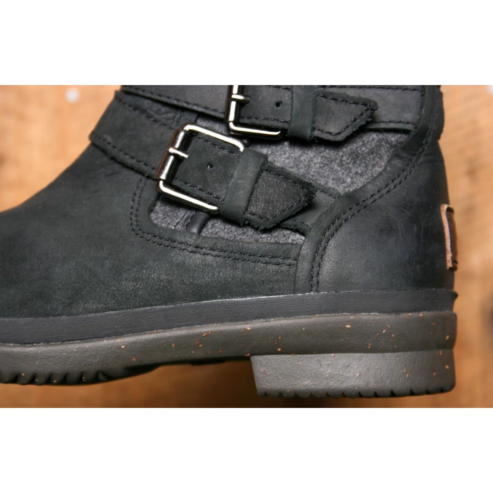 Ugg UGG Simmen's Black Oiled Leather & Gray Wool Blend Ankle Boots Women's Sz. 6 Bootie Size US 5 / IT 35 - 7 Thumbnail