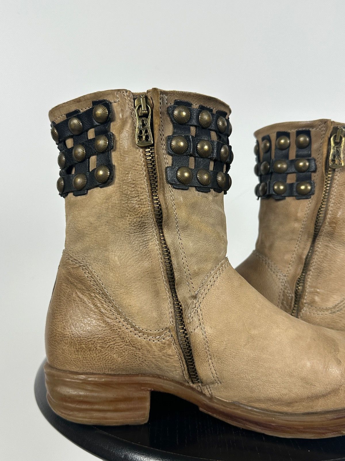 A.S.98 A.S.98. Airstep Beige Leather Studded Biker Ankle Boots Size US 7 / IT 37 - 17 Thumbnail