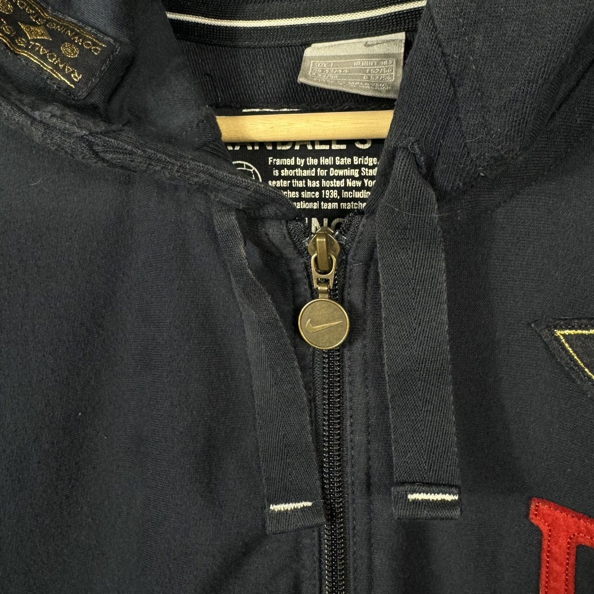 Nike × Vintage Vintage Nike Y2K Downing Stadium Randall’s Island Hoodie Size US XL / EU 56 / 4 - 4 Thumbnail