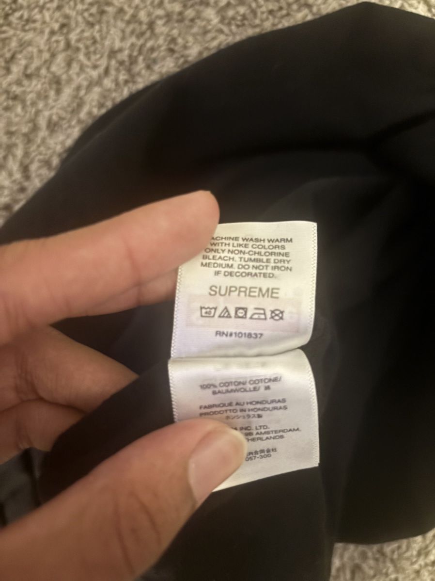Supreme Supreme Strawberries L/S Tee Size US S / EU 44-46 / 1 - 4 Thumbnail